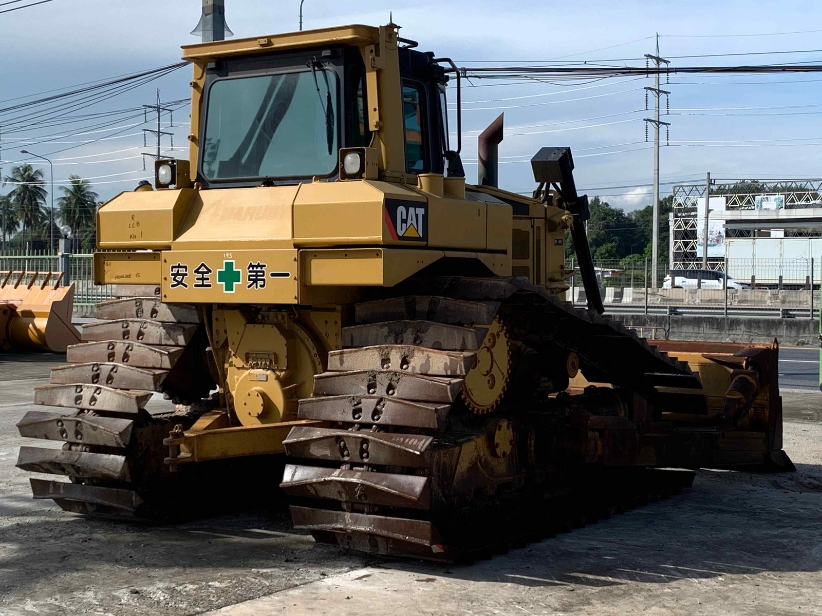 CATERPILLAR D6R-3 รุ่นใหม่ รถนำเข้าตรงจากญี่ปุ่น สภาพดีมาก ๆ ครับ CATERPILLAR D6R-3 รุ่นใหม่ รถนำเข้าตรงจากญี่ปุ่น สภาพดีมาก ๆ ครับ
