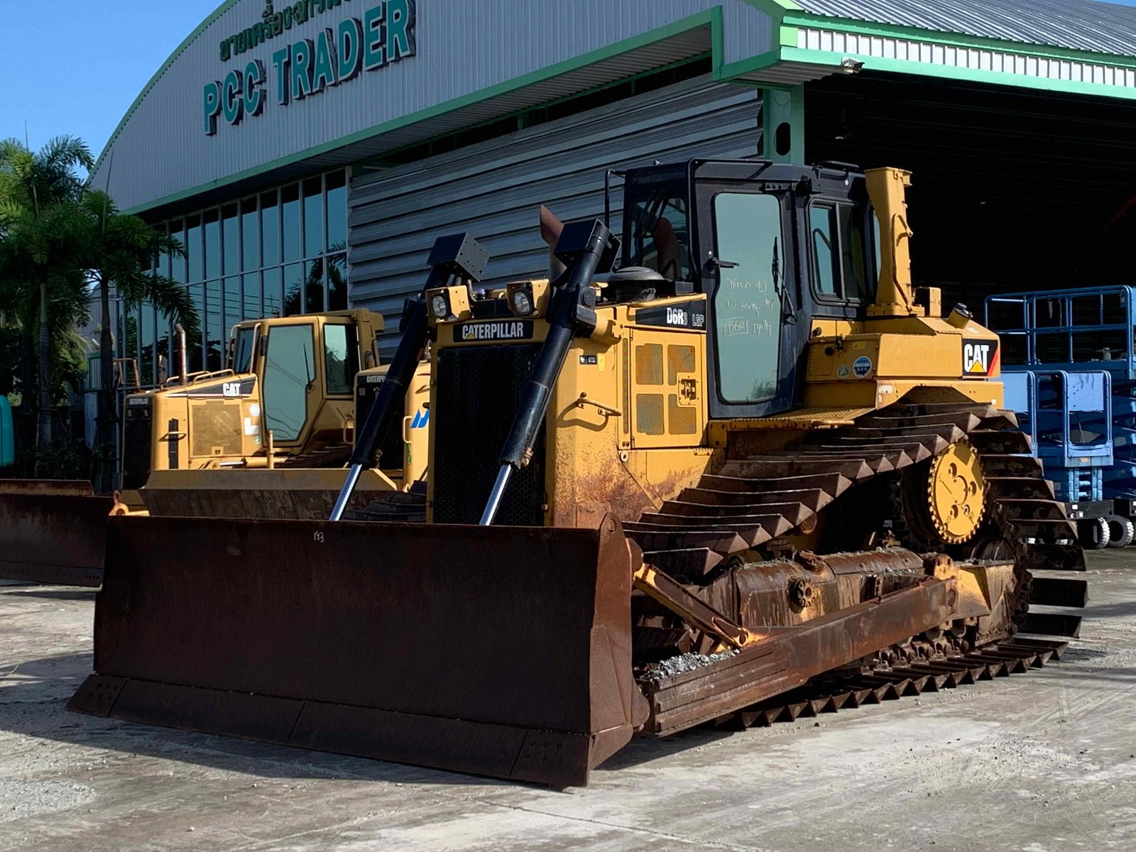 CATERPILLAR D6R-3 รุ่นใหม่ รถนำเข้าตรงจากญี่ปุ่น สภาพดีมาก ๆ ครับ