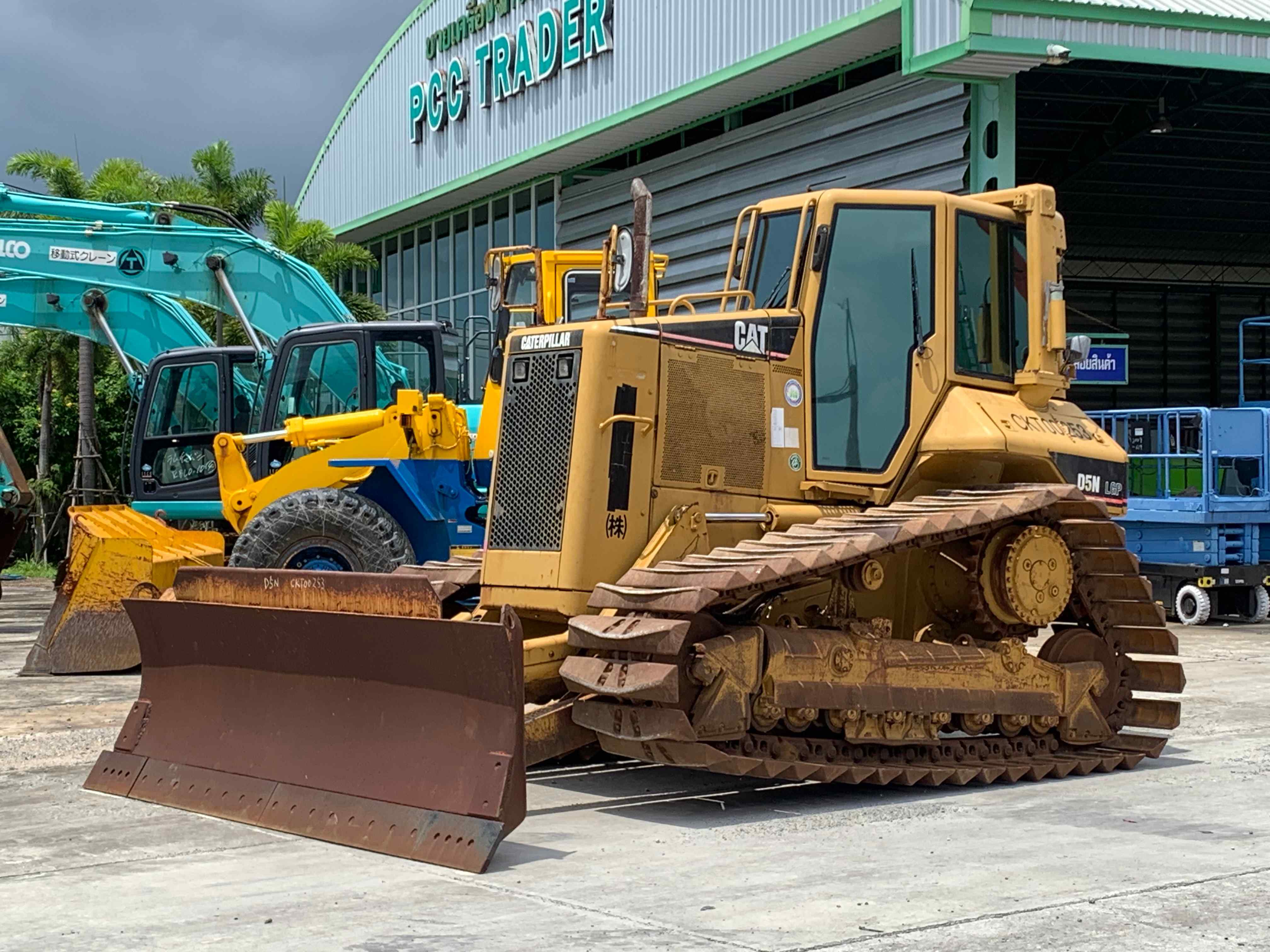 CAT D5N ใบมีด 6 ทิศทาง เครื่อง 120 แรงม้า รถนำเข้าตรงจากญี่ปุ่น