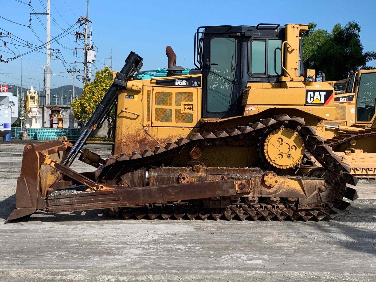 CATERPILLAR D6R-3 รุ่นใหม่ รถนำเข้าตรงจากญี่ปุ่น สภาพดีมาก ๆ ครับ CATERPILLAR D6R-3 รุ่นใหม่ รถนำเข้าตรงจากญี่ปุ่น สภาพดีมาก ๆ ครับ