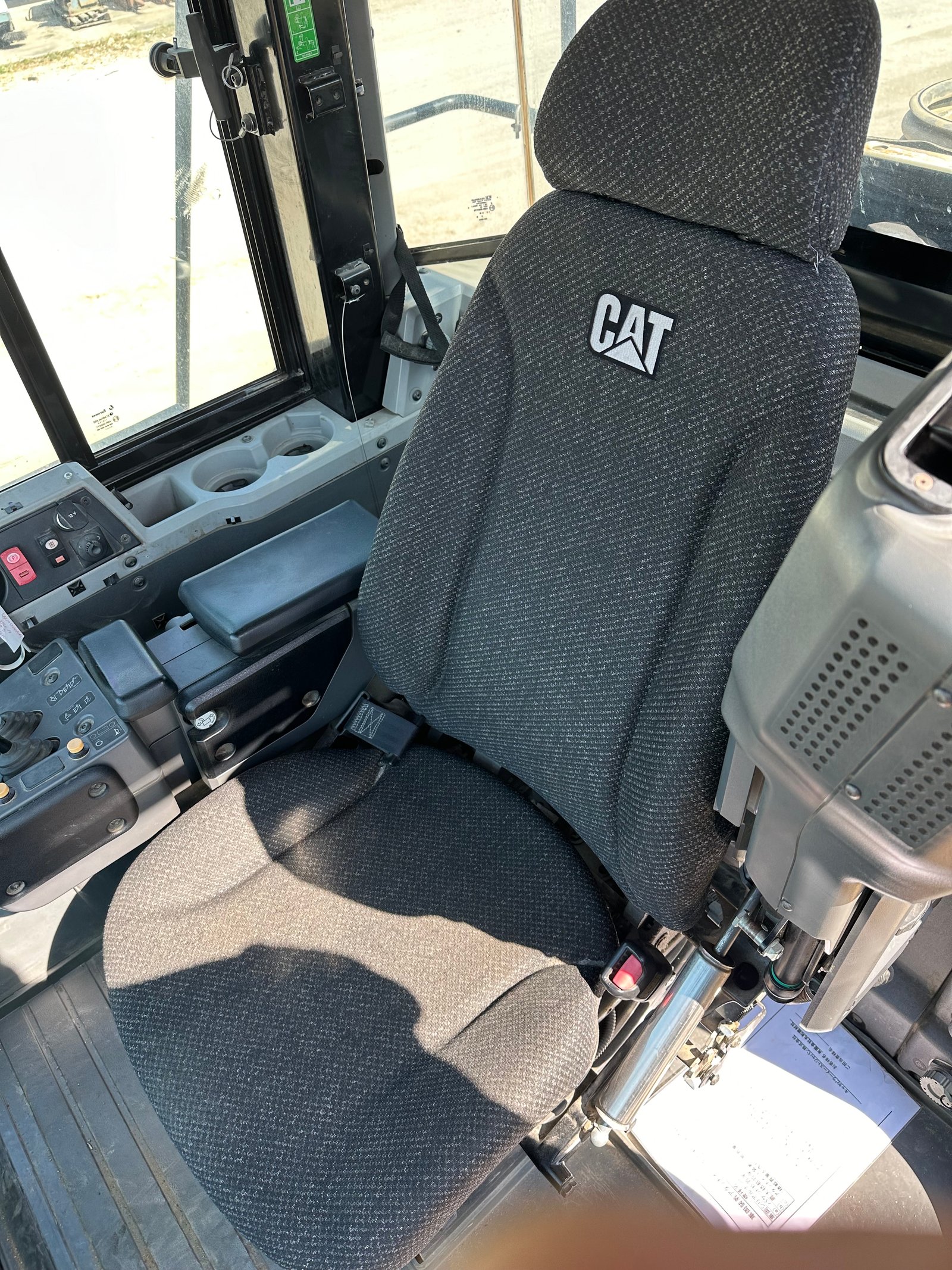 CAT 966K รถสวยมาก มาถึงไทยแล้วครับ