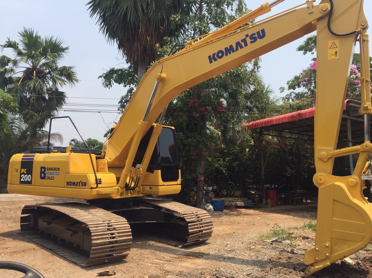 ประกาศขายรถแมคโครมือสอง เจ้าของขายเอง ติดต่อได้เลย คุณโอเค 081-778-2807 คุณโอเล่ 084-157-8588