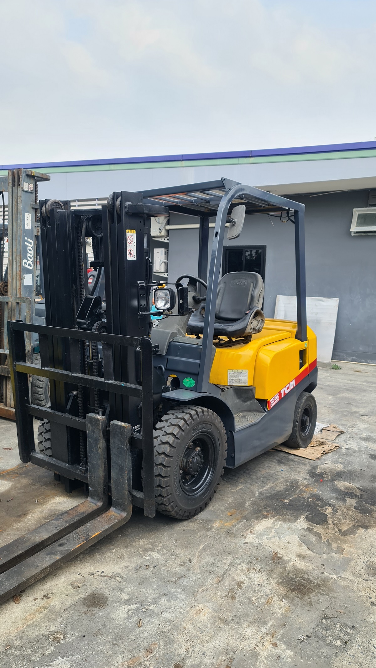 รถฟอร์คลิฟท์ 2.5T ดีเซล เกียร์ออโต้ ยกสูง 3.0 เมตร Forklift TCM