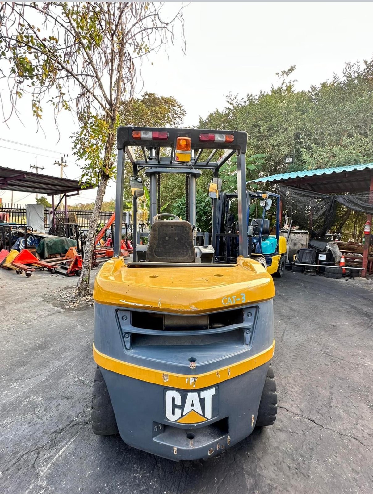รถโฟล์คลิฟท์ forklift  3.0 ตัน, เสา 4 มม.
⭐️CATERPILLAR  :DP30NT
⭐️เครื่องยนต์ดีเซล S4S : 3,331 ซีซี
⭐️เกียร์ออโต้ ➡️ยางตันหน้า-หลัง
⭐️ราคา 250,000.-(รับประกัน 1 เดือน)
➡️สอบถาม
🆔0846942255