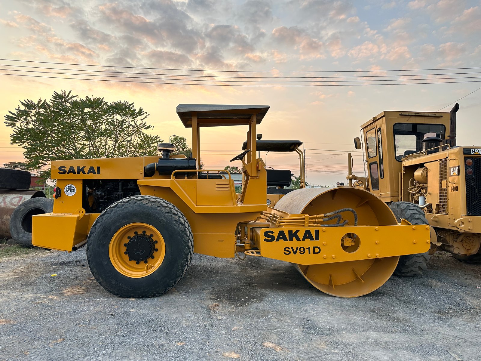 รถบดล้อเรียบ 10 ตัน SAKAI SV91D