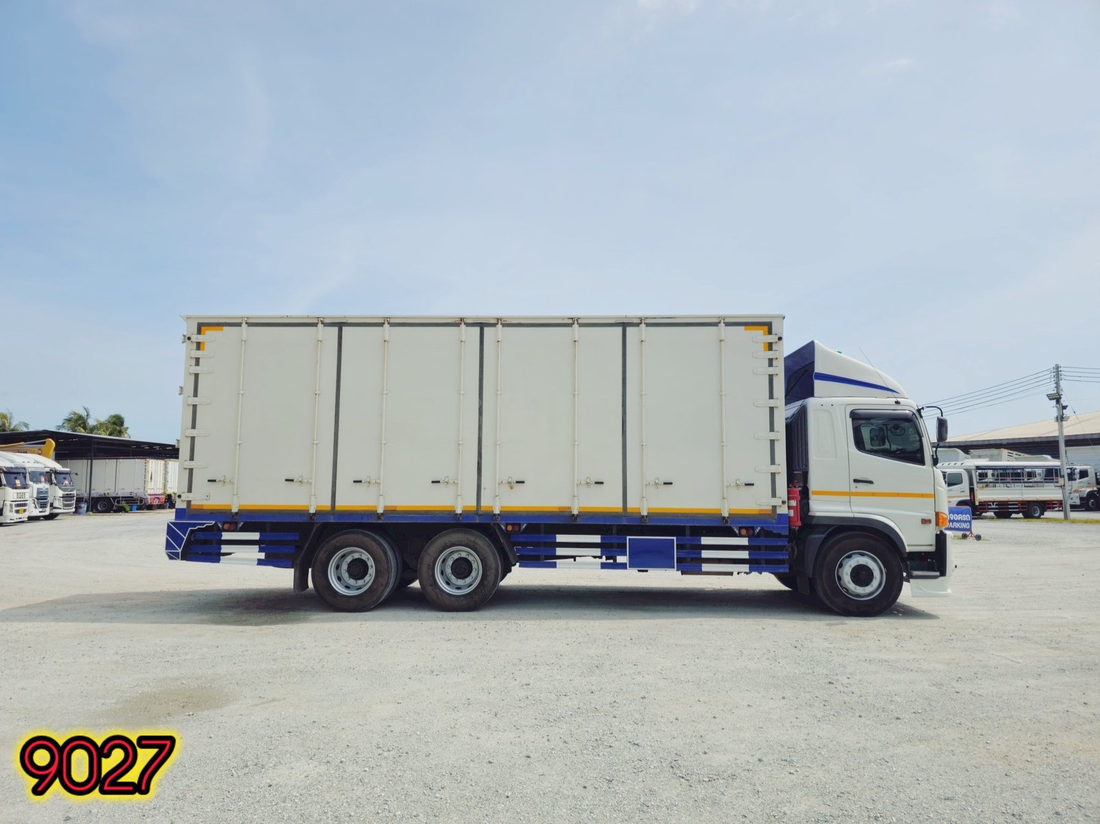 👉 สิบล้อตู้สิบบาน HINO FL8J 260 แรง ปี 2565 (9027)