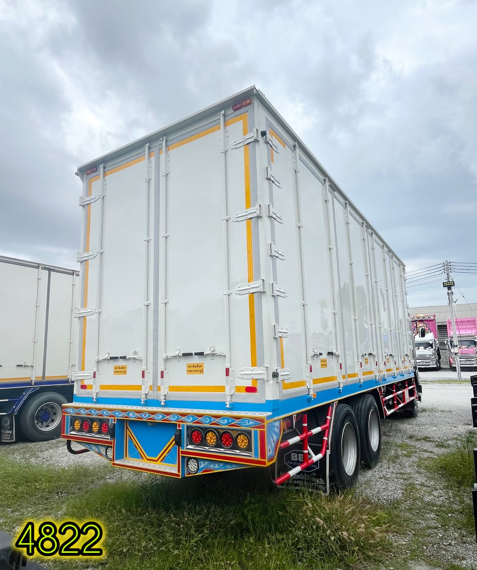 👉 สิบล้อตู้ ISUZU FVM 240 แรง เพลาเดียว ปี56 (4822) 👉 สิบล้อตู้ ISUZU FVM 240 แรง เพลาเดียว ปี56 (4822)