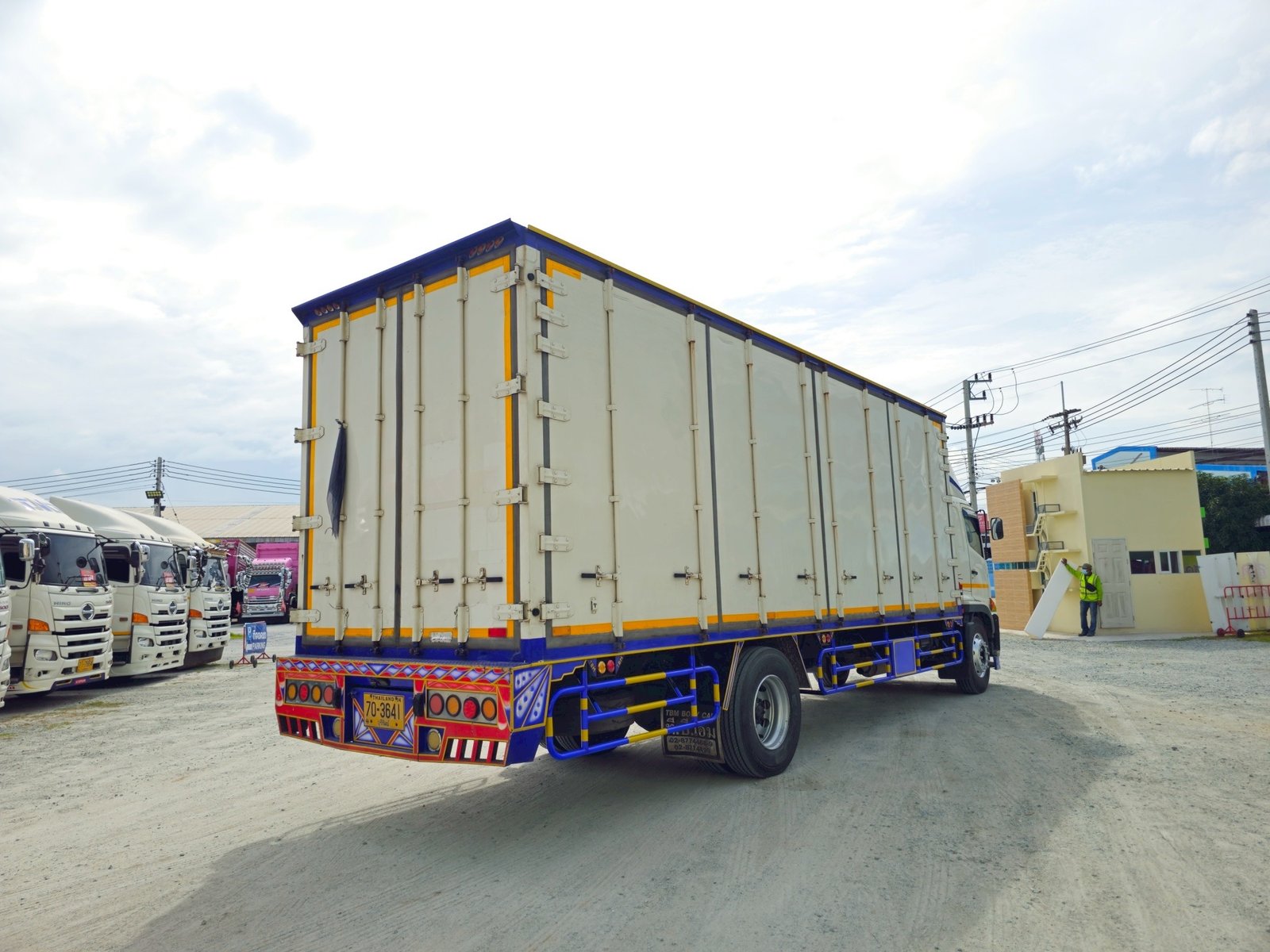 👉 หกล้อตู้สิบบาน HINO FG8J 240 แรง ปี 2564 (3641) 👉 หกล้อตู้สิบบาน HINO FG8J 240 แรง ปี 2564 (3641)