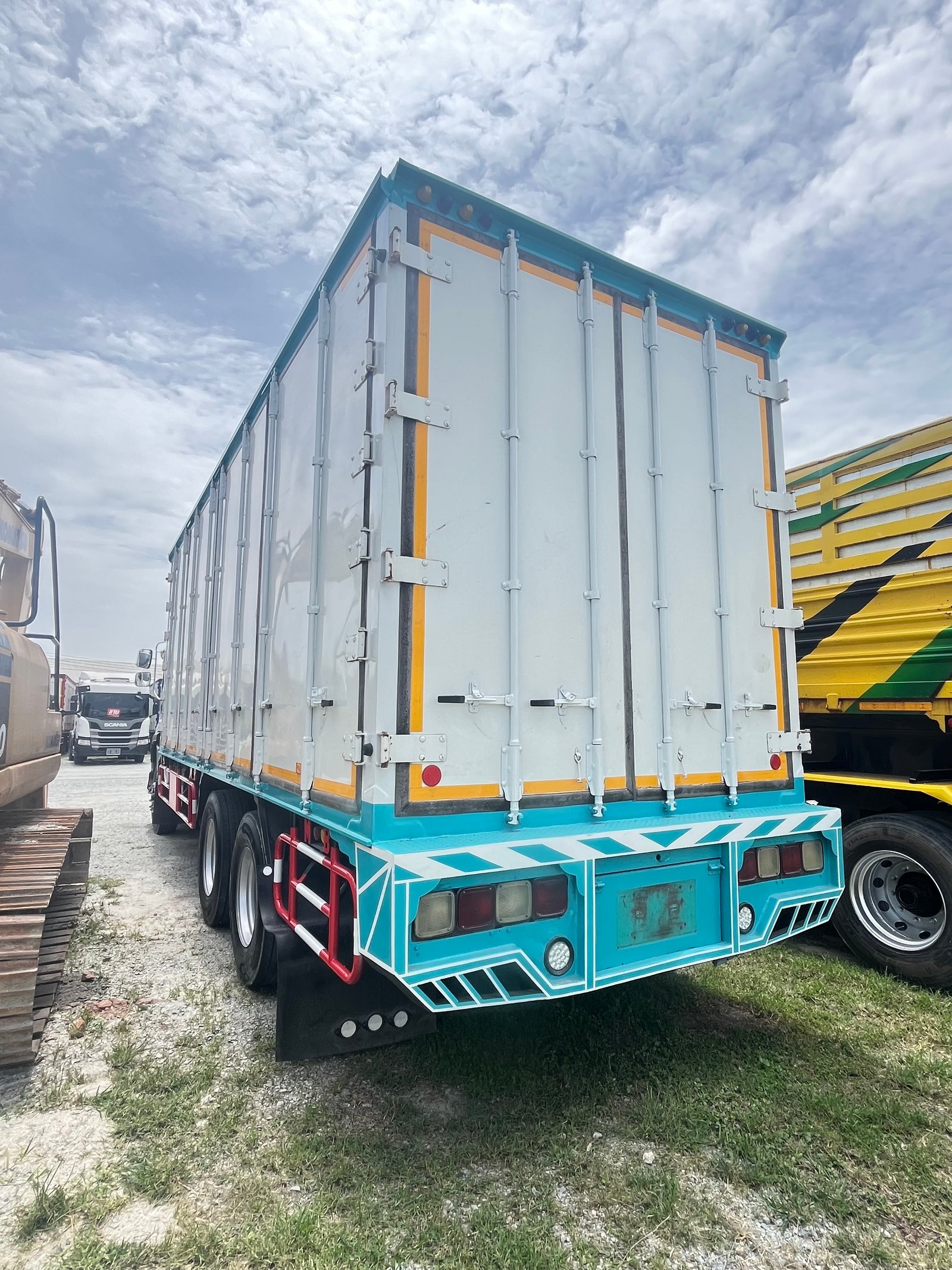 👉 สิบล้อตู้ ISUZU FVM 300แรง ปี 2562 (0634) 👉 สิบล้อตู้ ISUZU FVM 300แรง ปี 2562 (0634)