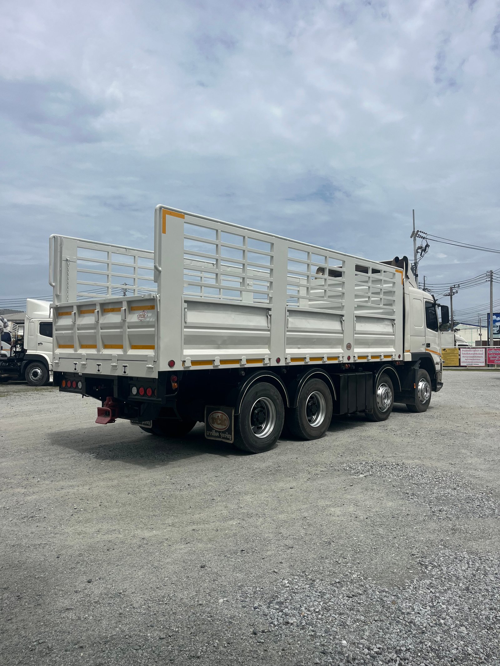 สิบสองล้อคอก VOLVO FM 440 แรง ปี 2556 (2890)