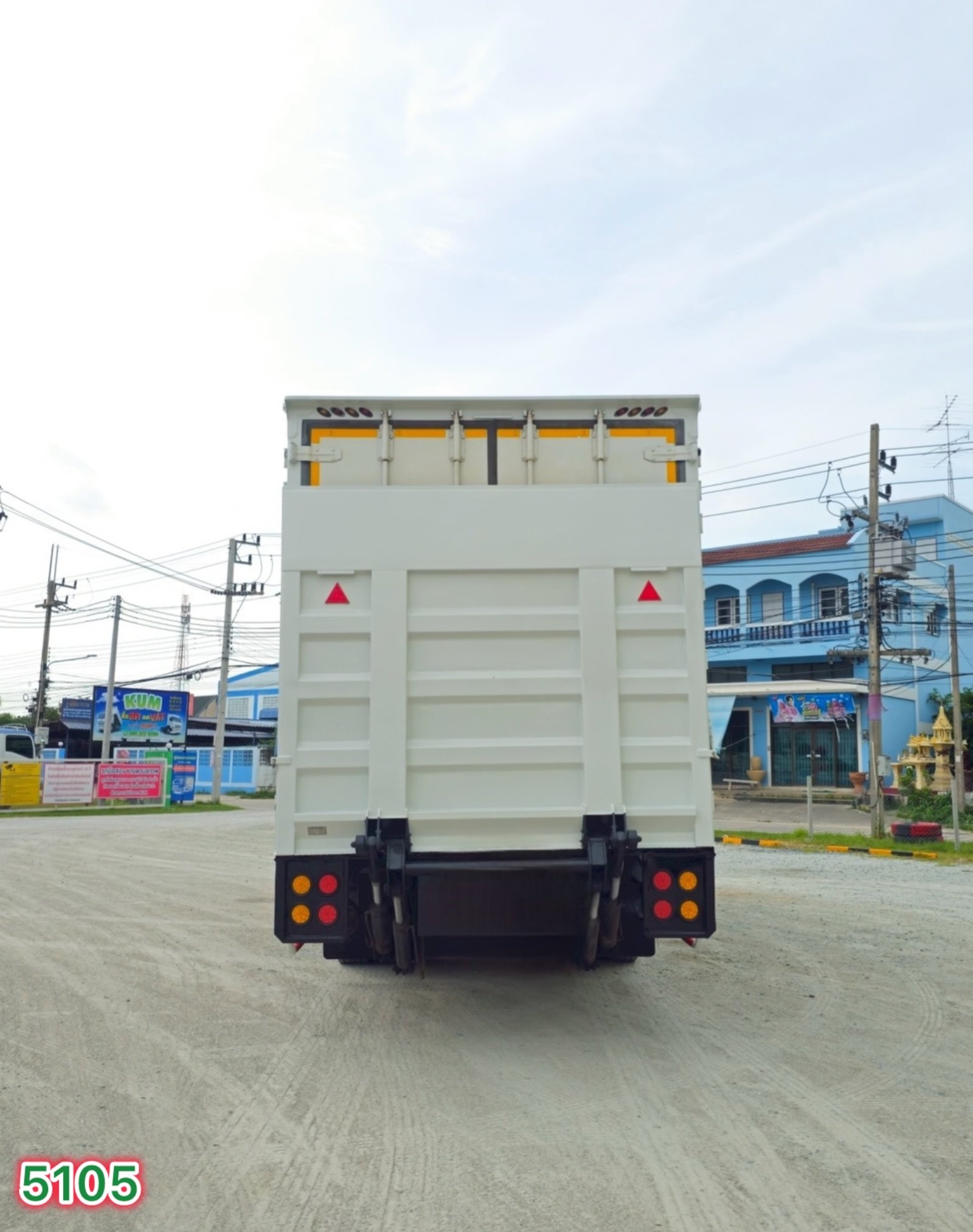 👉 หกล้อตู้สิบบาน ISUZU FTR 240 แรง ปี 2564 (5105) 👉 หกล้อตู้สิบบาน ISUZU FTR 240 แรง ปี 2564 (5105)