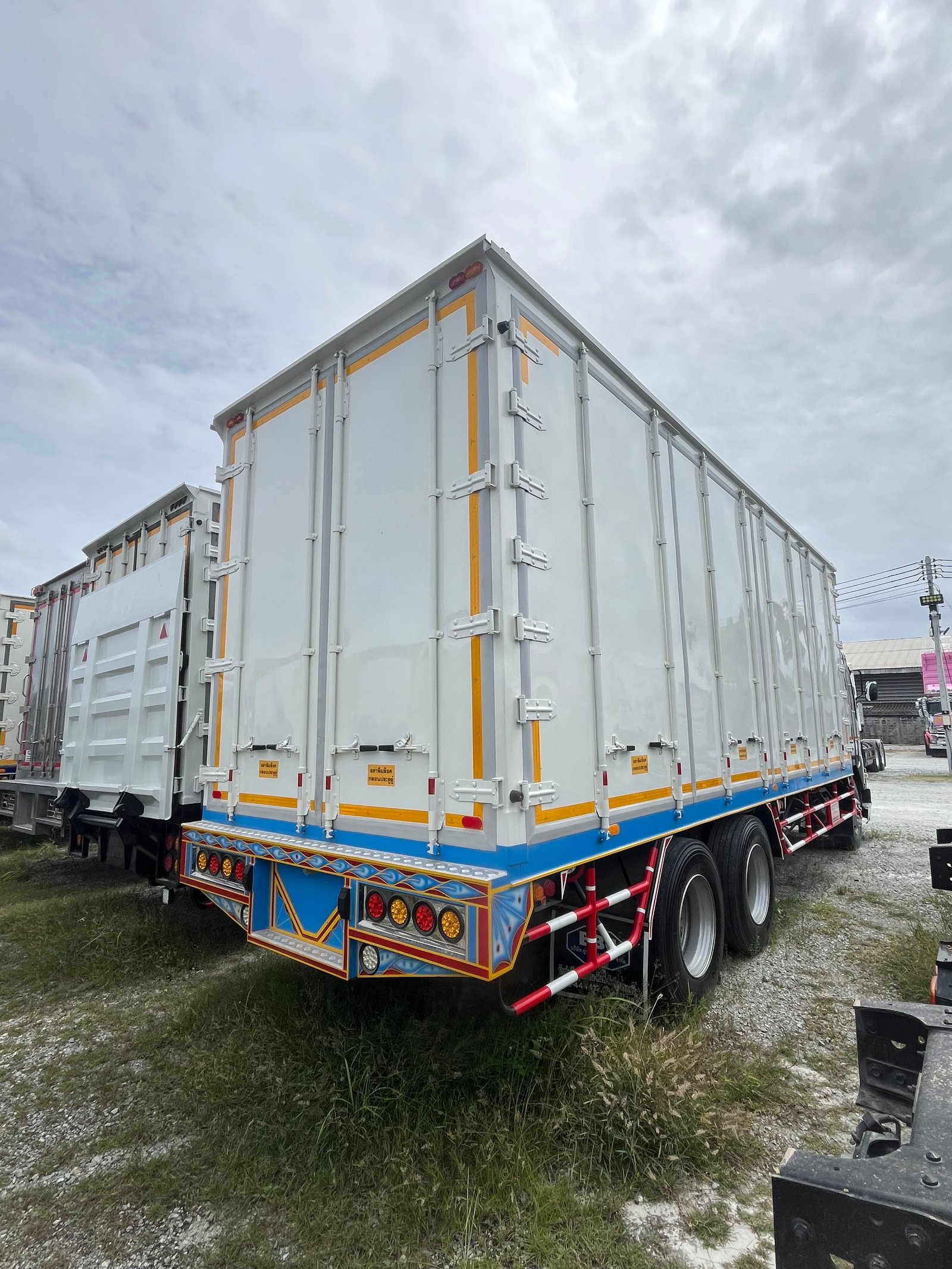 👉 สิบล้อตู้ ISUZU FVM 240 แรง เพลาเดียว ปี56 (4822) 👉 สิบล้อตู้ ISUZU FVM 240 แรง เพลาเดียว ปี56 (4822)