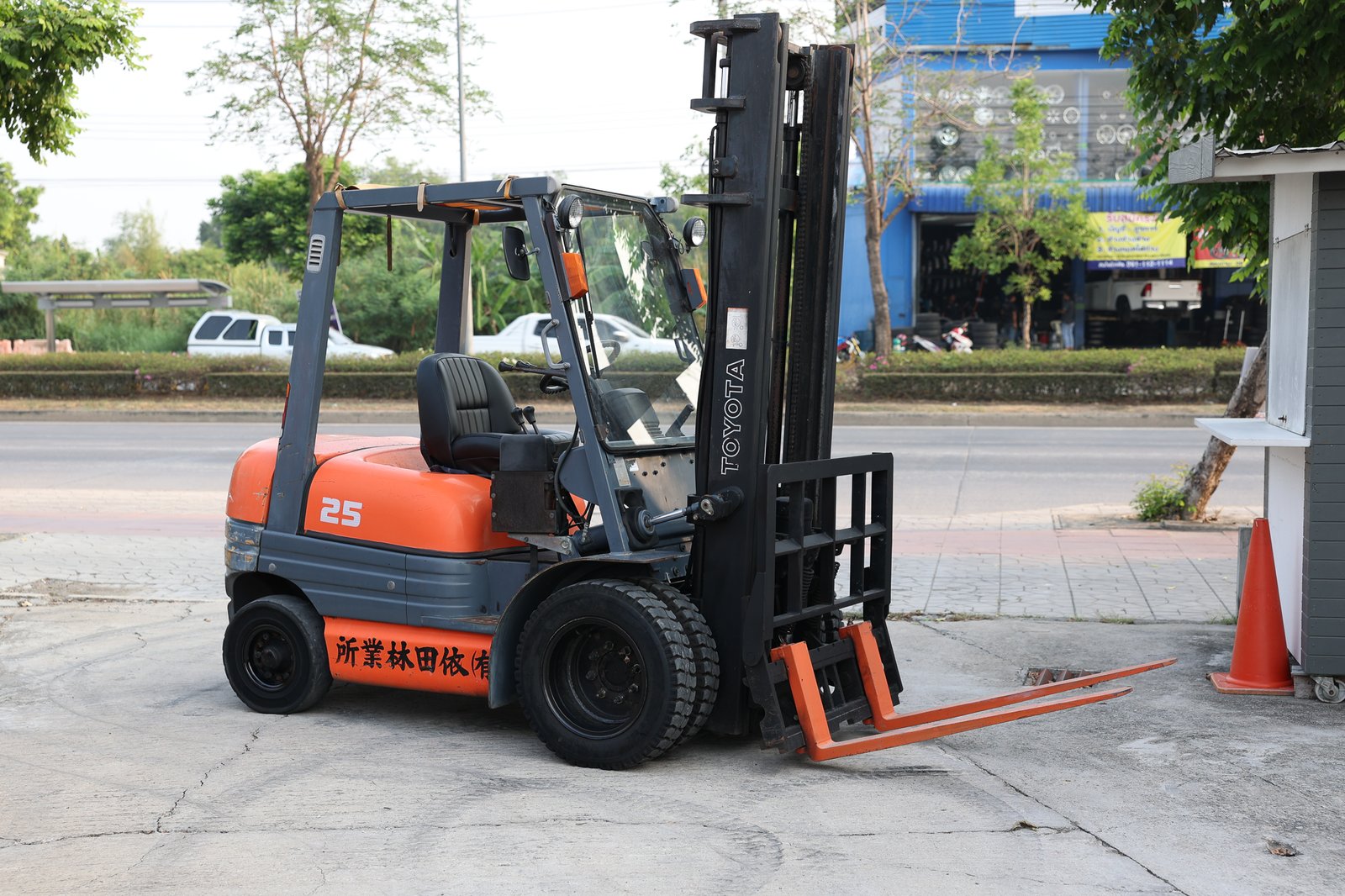 รถฟอร์คลิฟท์ TOYOTA 6FD25 เสา 4 งาเท รถฟอร์คลิฟท์ TOYOTA 6FD25 เสา 4 งาเท