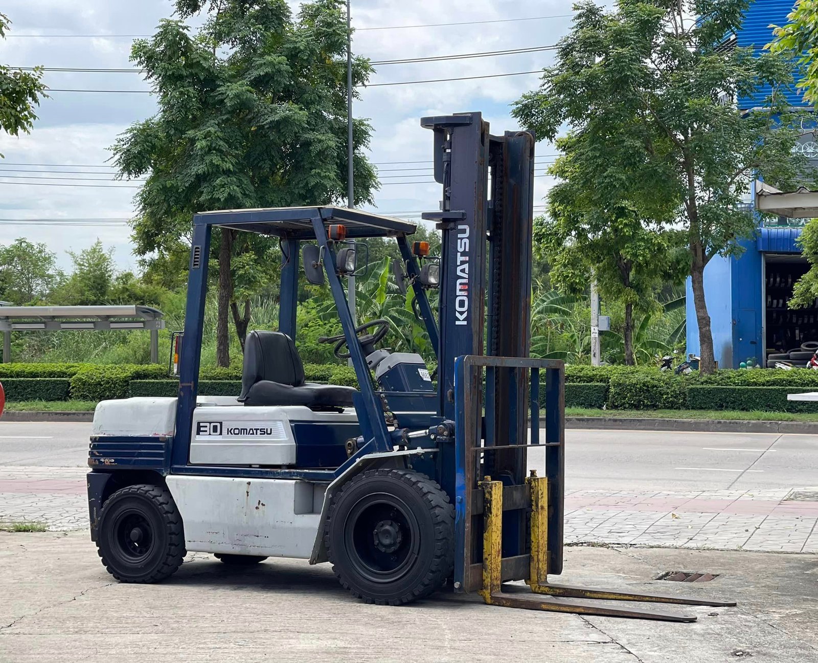 รถฟอร์คลิฟท์
✅ KOMATSU FD30-11  ขนาด 3 ตัน