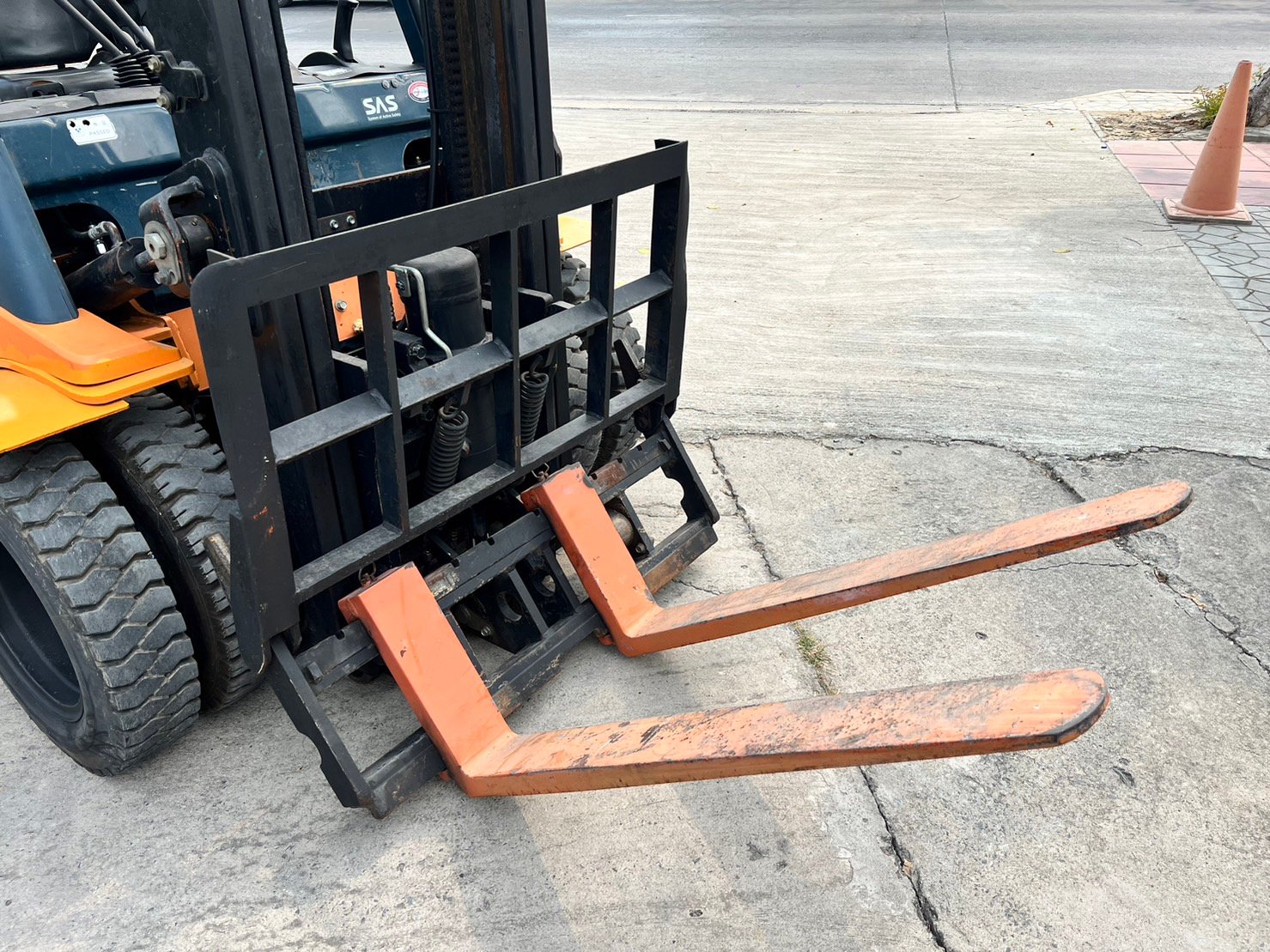 TOYOTA 7FD25 ยก 2.5 ตัน เสาสูง 4 เมตร งาเท ล้อหน้าคู่ TOYOTA 7FD25 ยก 2.5 ตัน เสาสูง 4 เมตร งาเท ล้อหน้าคู่