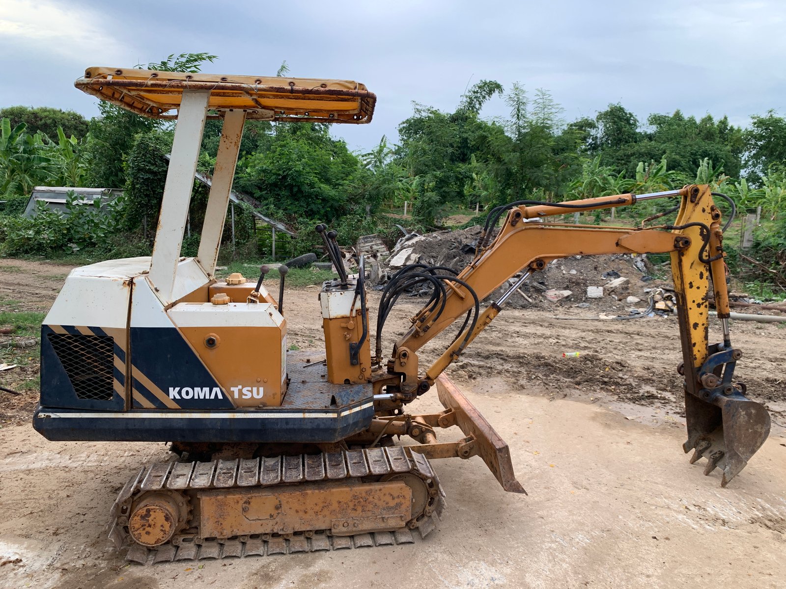 รถขุด komatsu pc05-6 ขนาด 1.5 ตัน สวยๆระบบดี รถขุด komatsu pc05-6 ขนาด 1.5 ตัน สวยๆระบบดี
