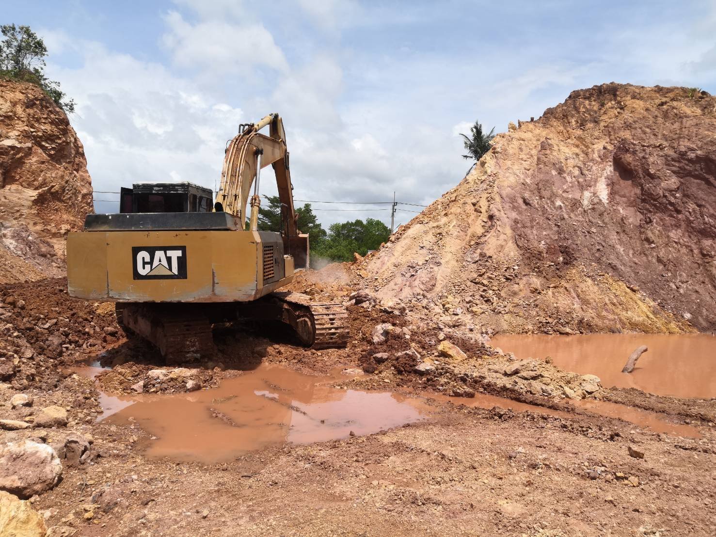 สุดคุ้ม....ขายCAT E200B มีไลน์แย้ก พร้อมใช้งาน สุดคุ้ม....ขายCAT E200B มีไลน์แย้ก พร้อมใช้งาน