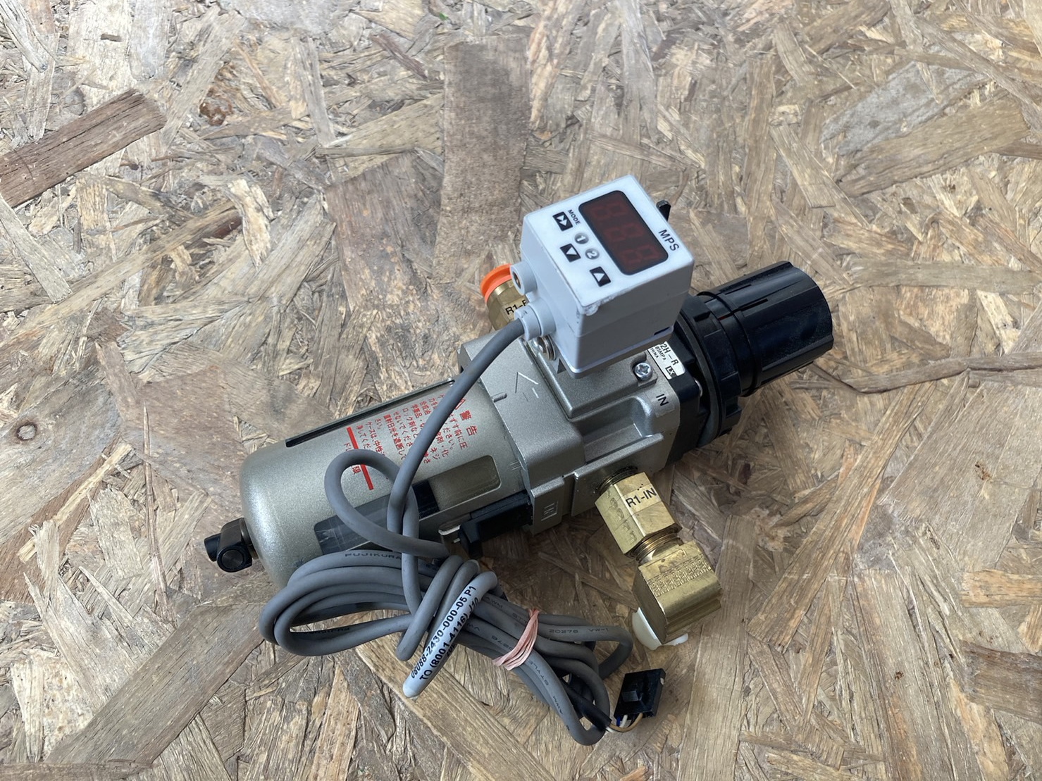 SMC AWM30-02H-R Mist Separator/Regulator + smart pressure gauge sensor SMC AWM30-02H-R Mist Separator/Regulator + smart pressure gauge sensor