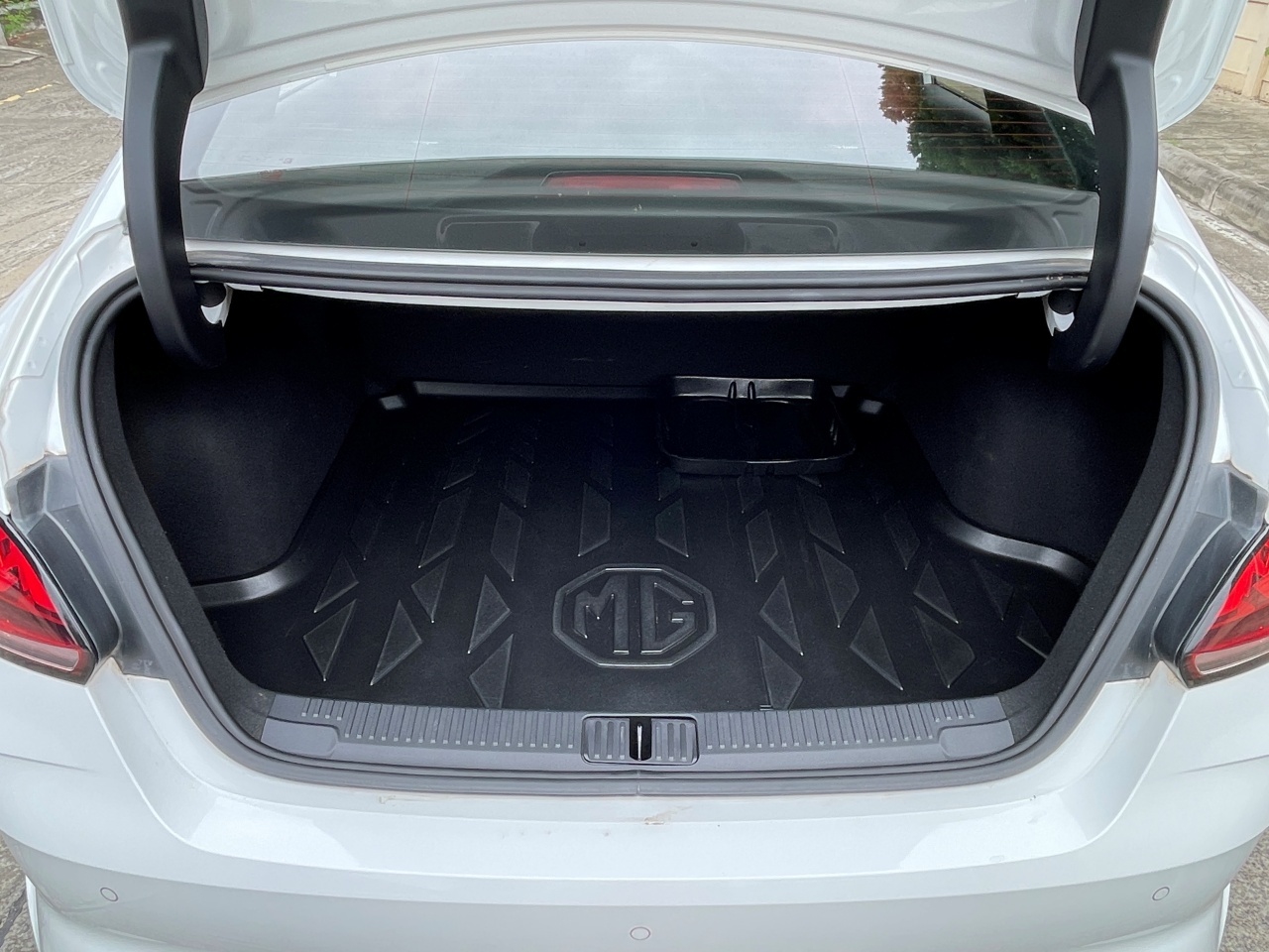 MG 5 1.5 X SUNROOF ปี 2022 สภาพป้ายแดง