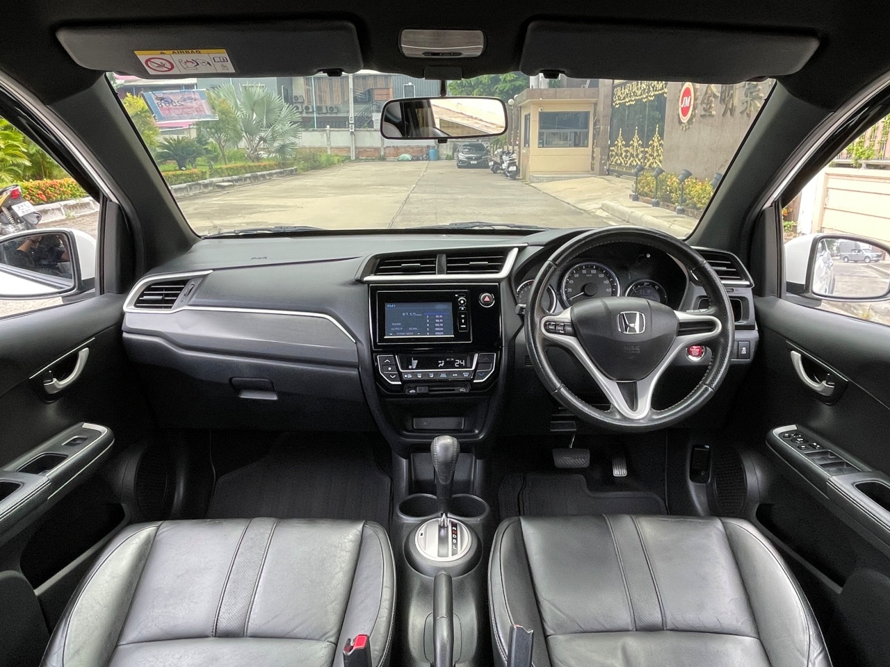 HONDA BR-V 1.5 SV ปี 2017 เกียร์AUTO สภาพป้ายแดง HONDA BR-V 1.5 SV ปี 2017 เกียร์AUTO สภาพป้ายแดง