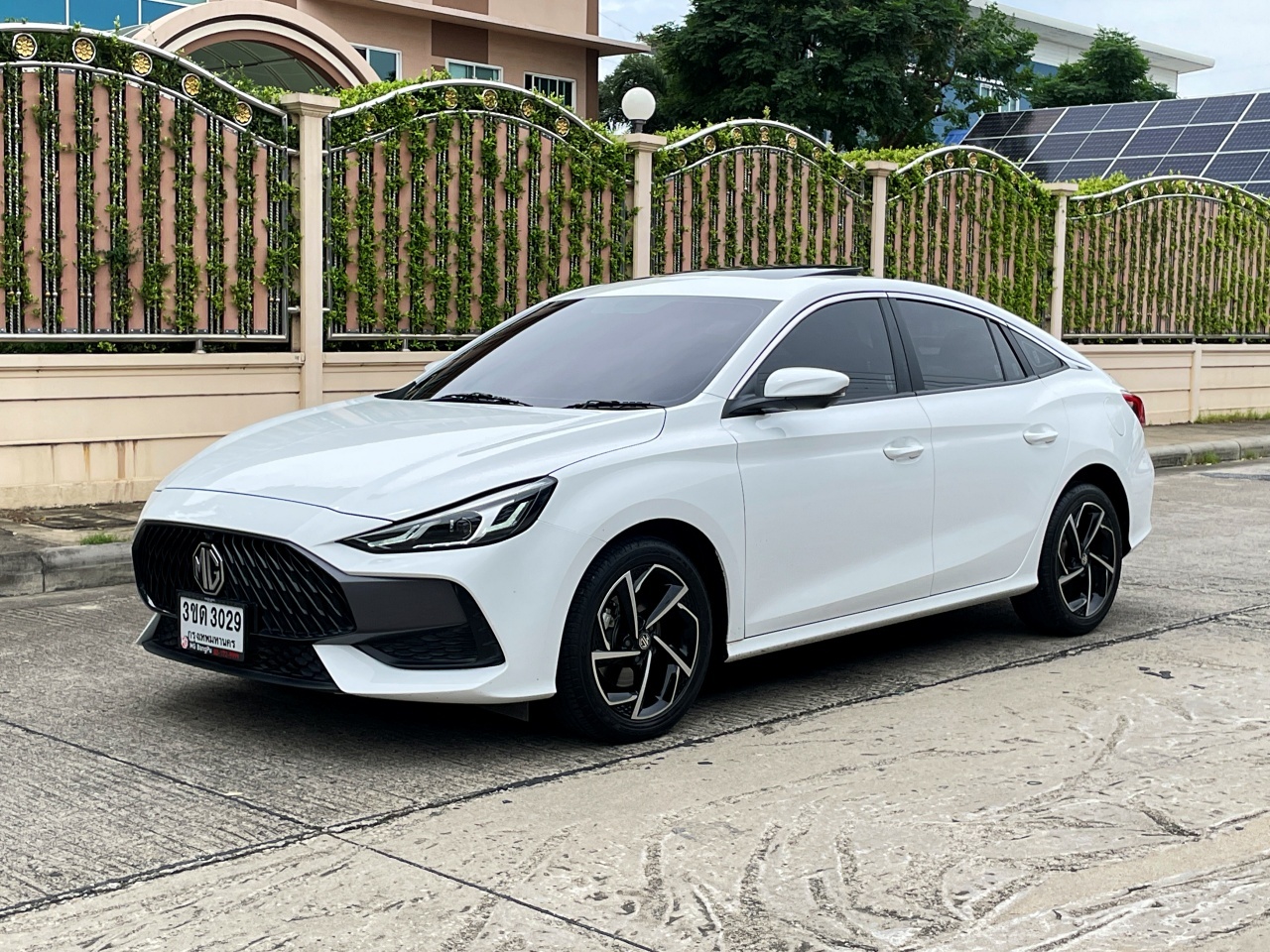 MG 5 1.5 X SUNROOF ปี 2022 สภาพป้ายแดง