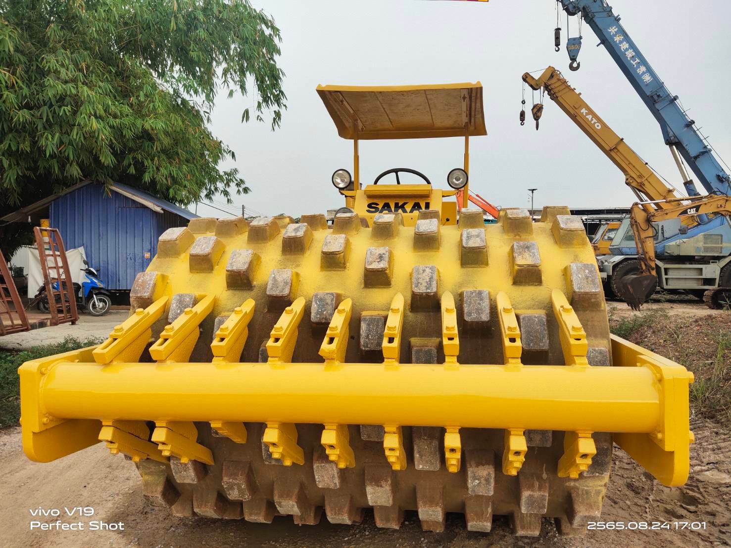 รถบด เล่มทะเบียน SAKAI sv 91 T 2 เพลา เปลือกหนาม เครื่องดี ปั้มสั่นแรง เอวแน่น ยางดี รถสวยพร้อมใช้งาน เล่มทะเบียนพร้อมโอน