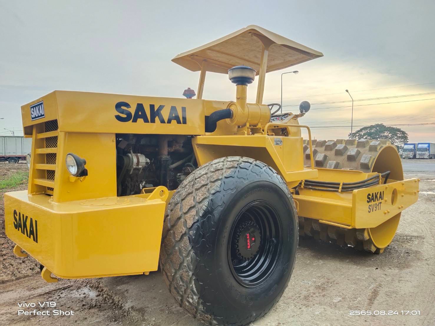 รถบด เล่มทะเบียน SAKAI sv 91 T 2 เพลา เปลือกหนาม เครื่องดี ปั้มสั่นแรง เอวแน่น ยางดี รถสวยพร้อมใช้งาน เล่มทะเบียนพร้อมโอน