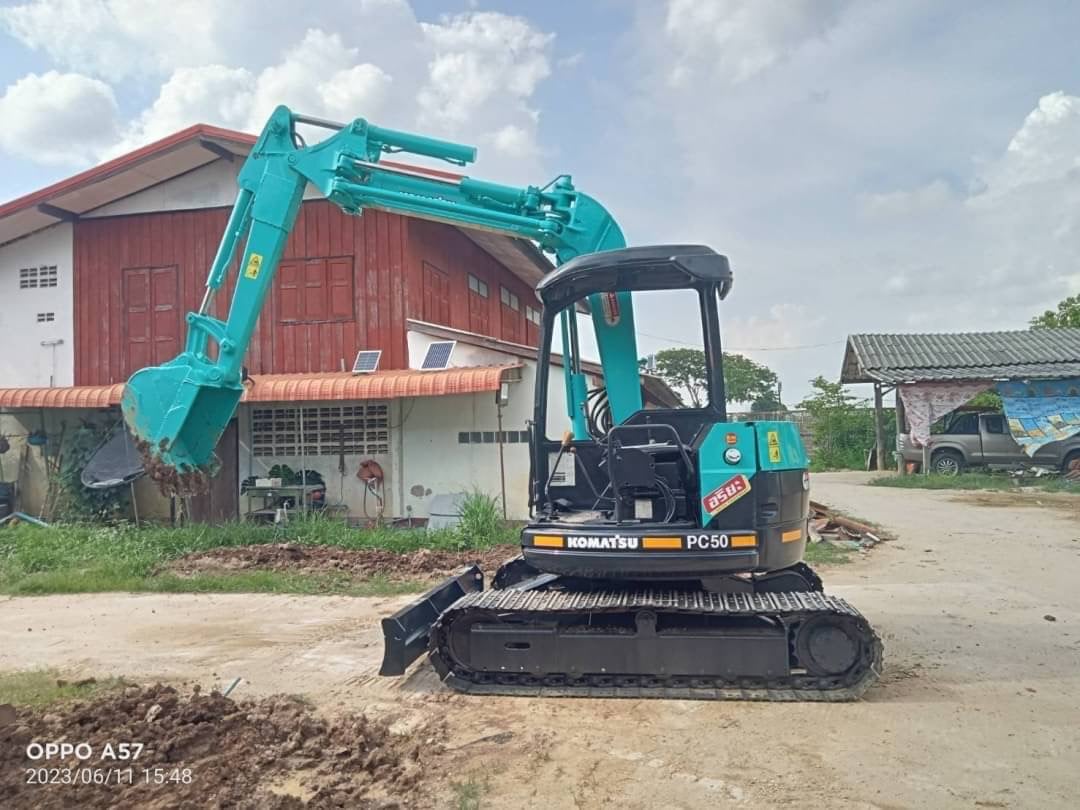 KOMATSU PC50-2 คอนโทนสั้น โซ่ดีเอวดีปั้มดีเครื่องดี ตามสภาพ KOMATSU PC50-2 คอนโทนสั้น โซ่ดีเอวดีปั้มดีเครื่องดี ตามสภาพ