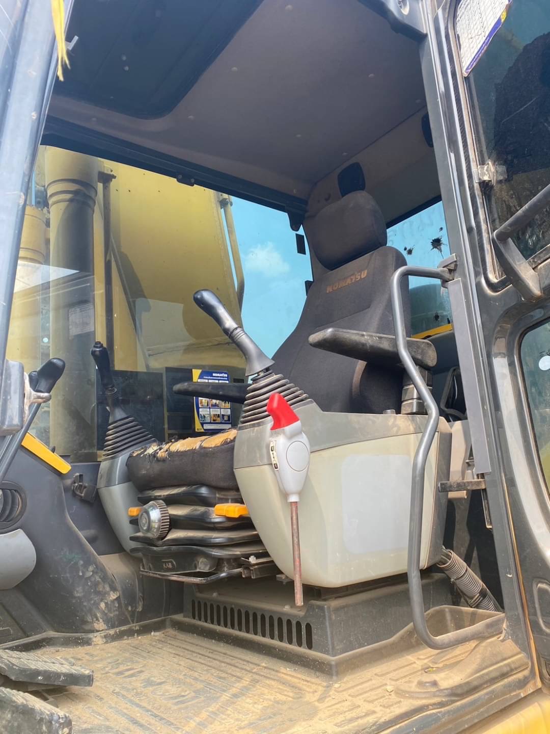 KOMATSU PC 200-8 MO จอเหลือง เครื่องดี ปั้มแรง เอวแน่น ไฟฟ้าครบโซ่หน่า แอร์ หนาว เอกสารเล่มทะเบียน