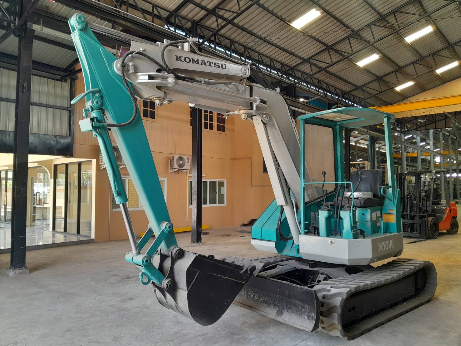 แมคโคร  Komatsu  pc50u-1
