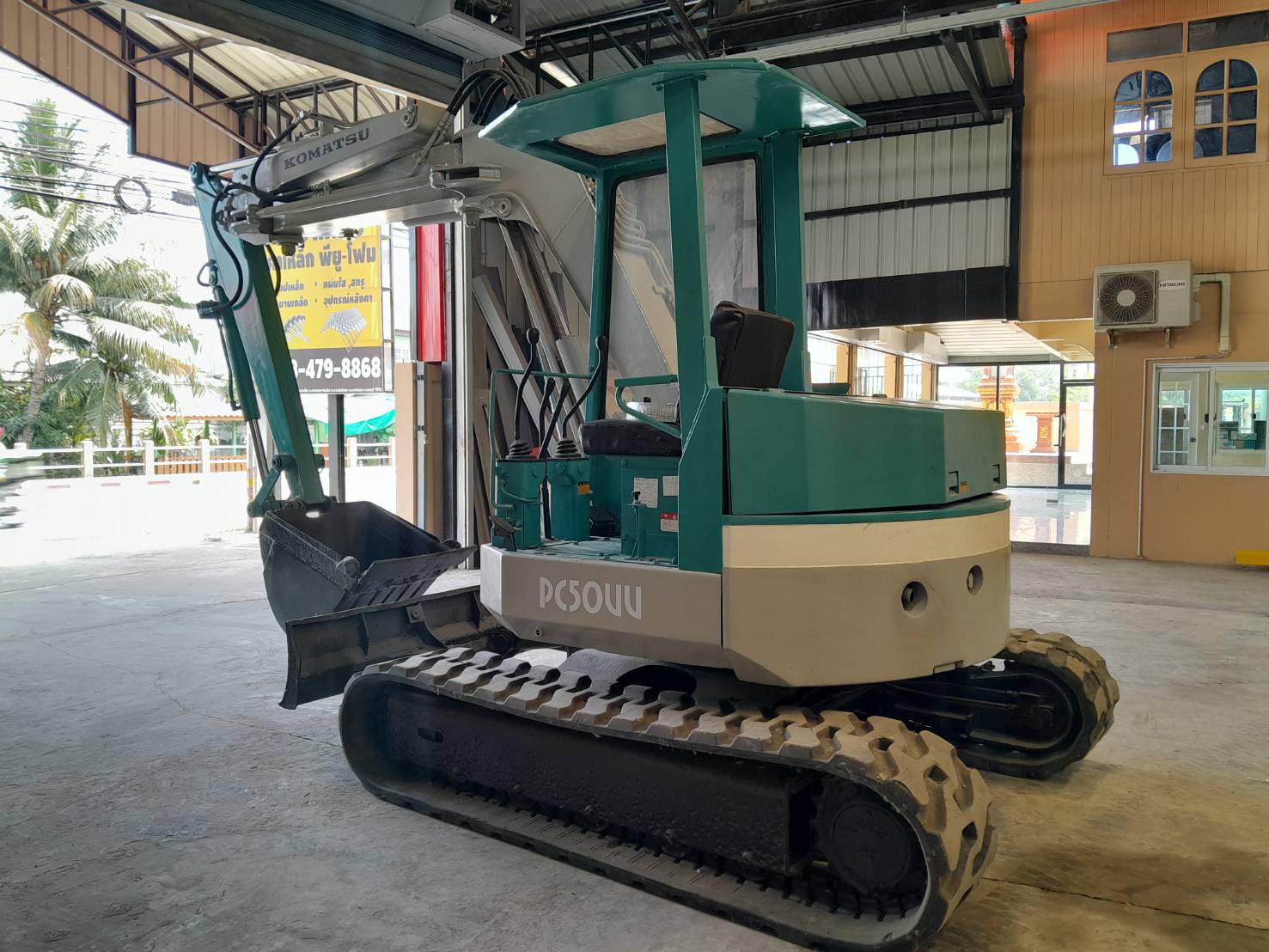 แมคโคร  Komatsu  pc50u-1