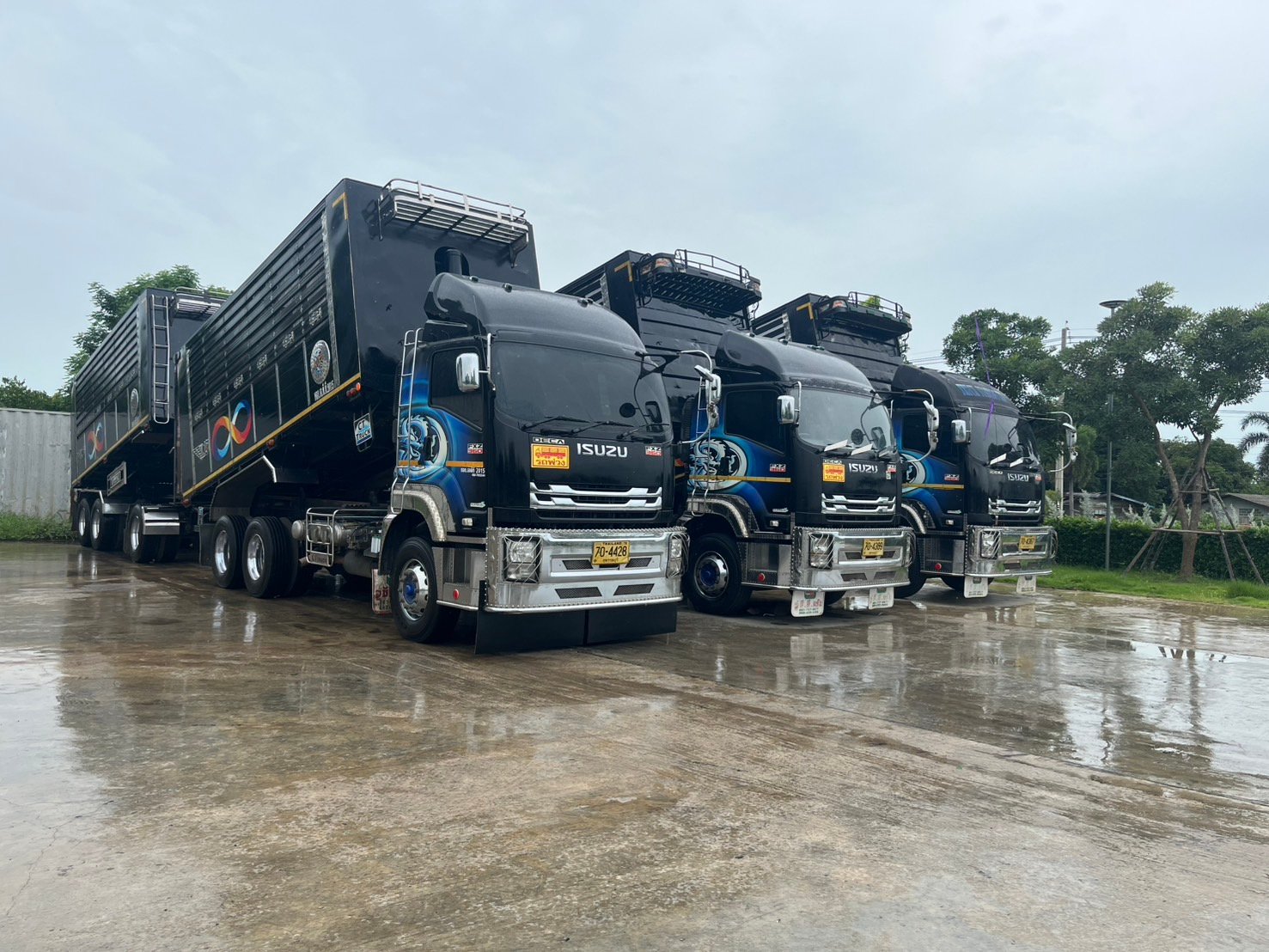 isuzu 360 แรงม้าแม่ลูกดำ isuzu 360 แรงม้าแม่ลูกดำ