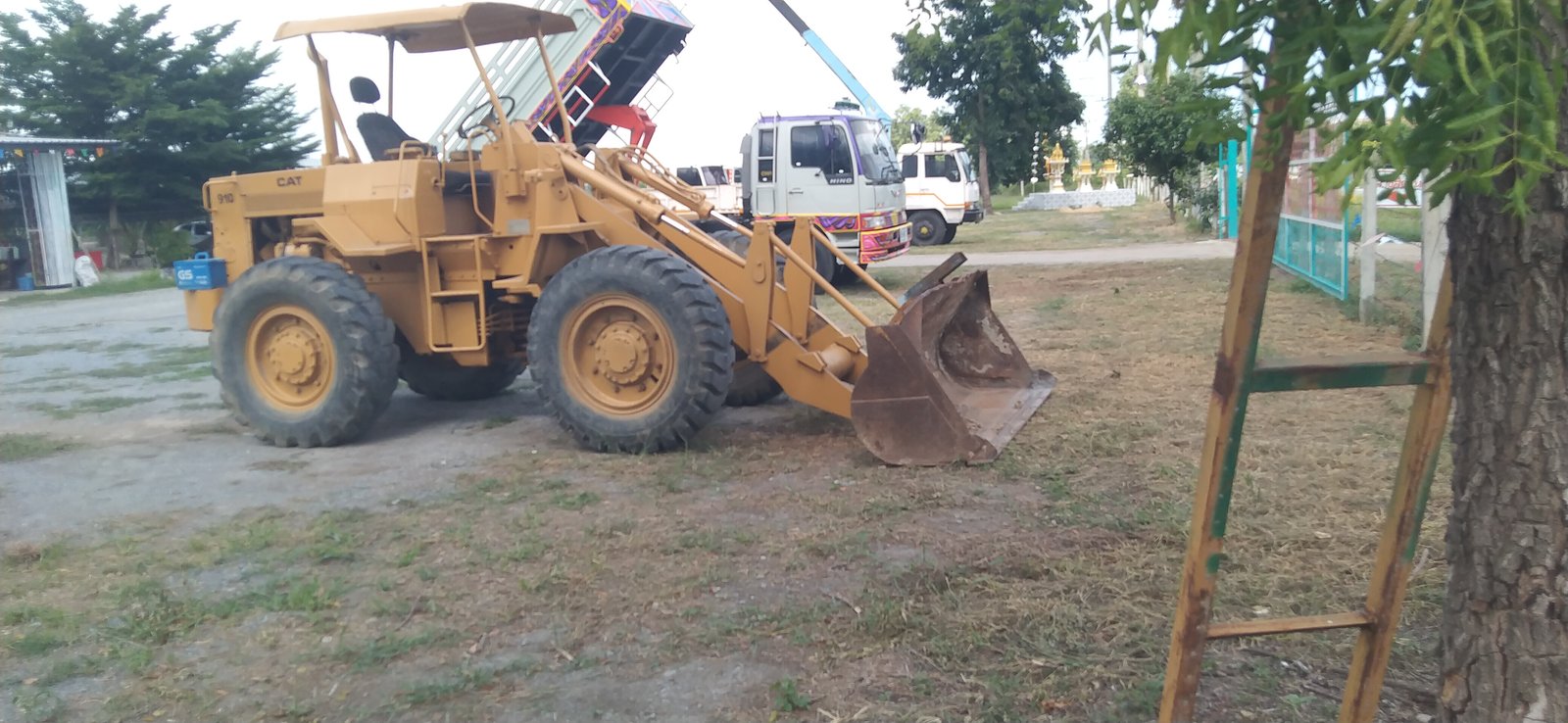 รถตักเองอ่อน รถตักเองอ่อน
