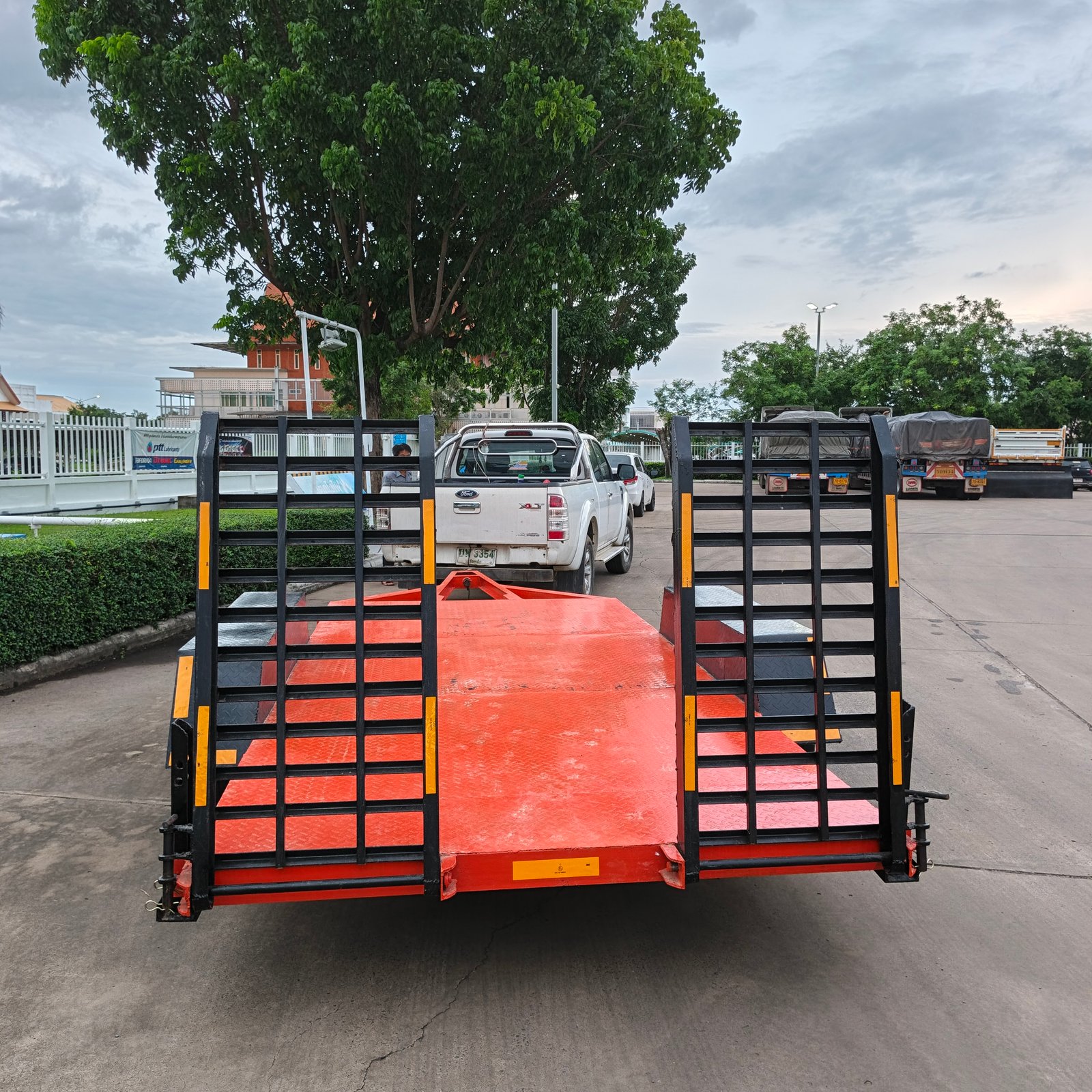 รถลากพ่วงขนย้ายรถเกี่ยวข้าวdc6870ขนย้ายรถแบล็คโฮตัน3