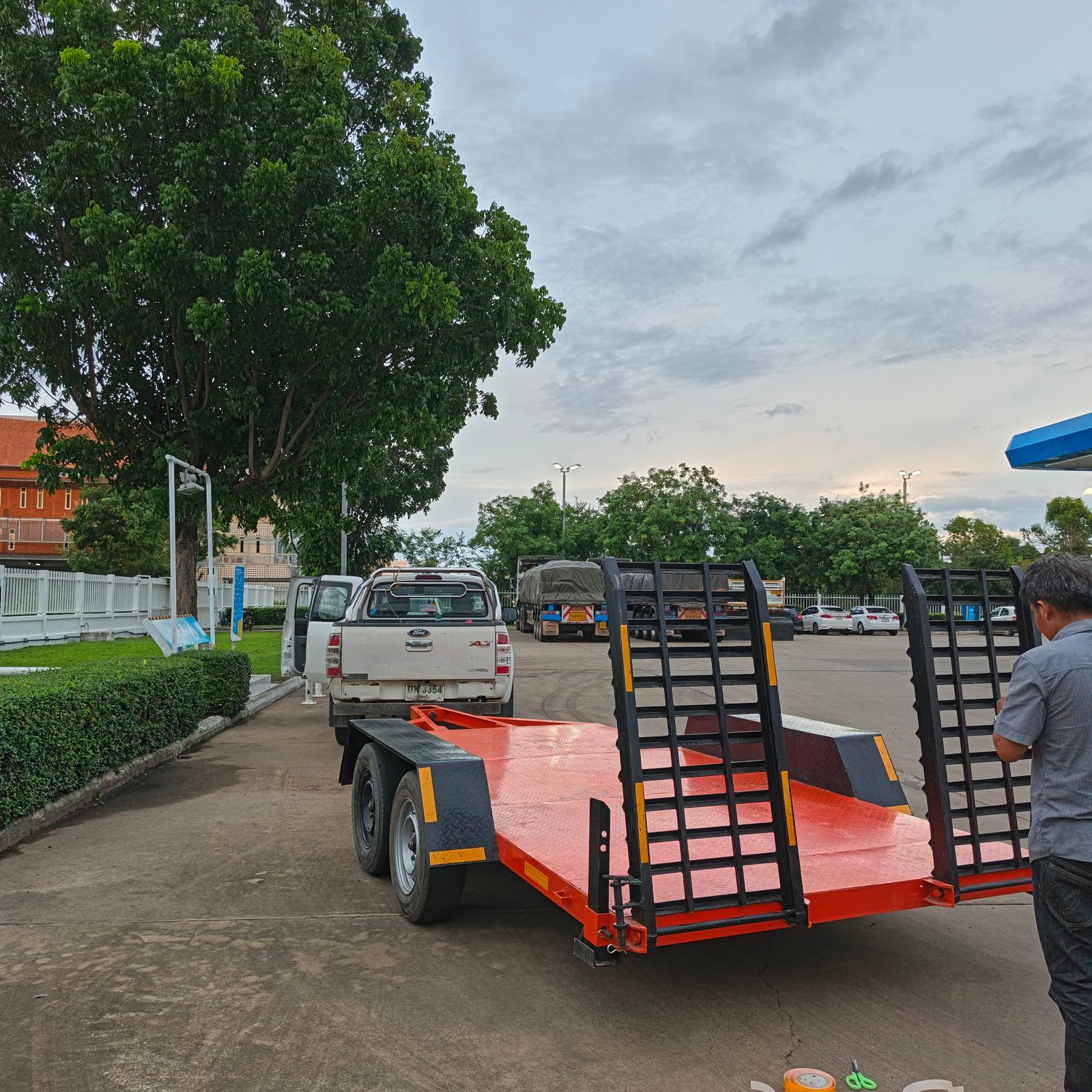 รถลากพ่วงขนย้ายรถเกี่ยวข้าวdc6870ขนย้ายรถแบล็คโฮตัน3