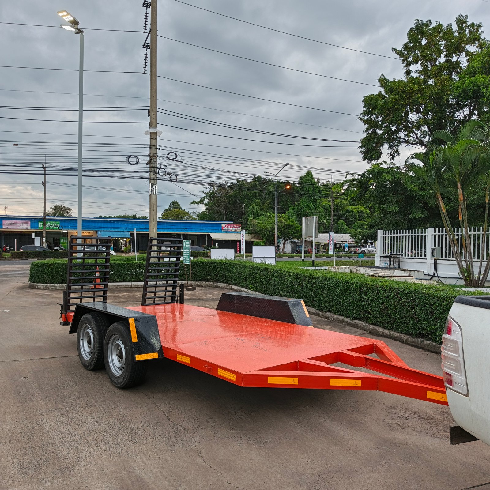 รถลากพ่วงขนย้ายรถเกี่ยวข้าวdc6870ขนย้ายรถแบล็คโฮตัน3