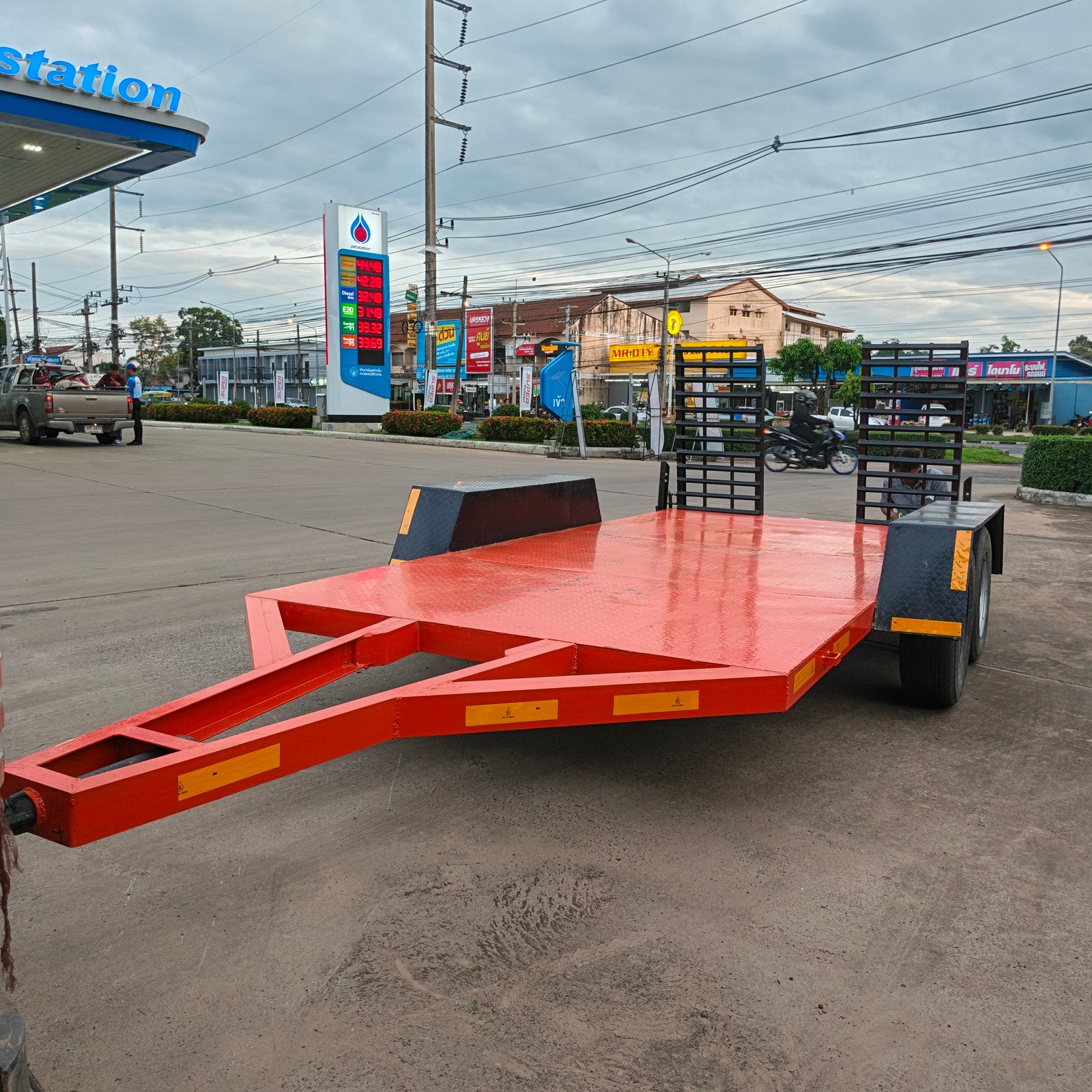 รถลากพ่วงขนย้ายรถเกี่ยวข้าวdc6870ขนย้ายรถแบล็คโฮตัน3