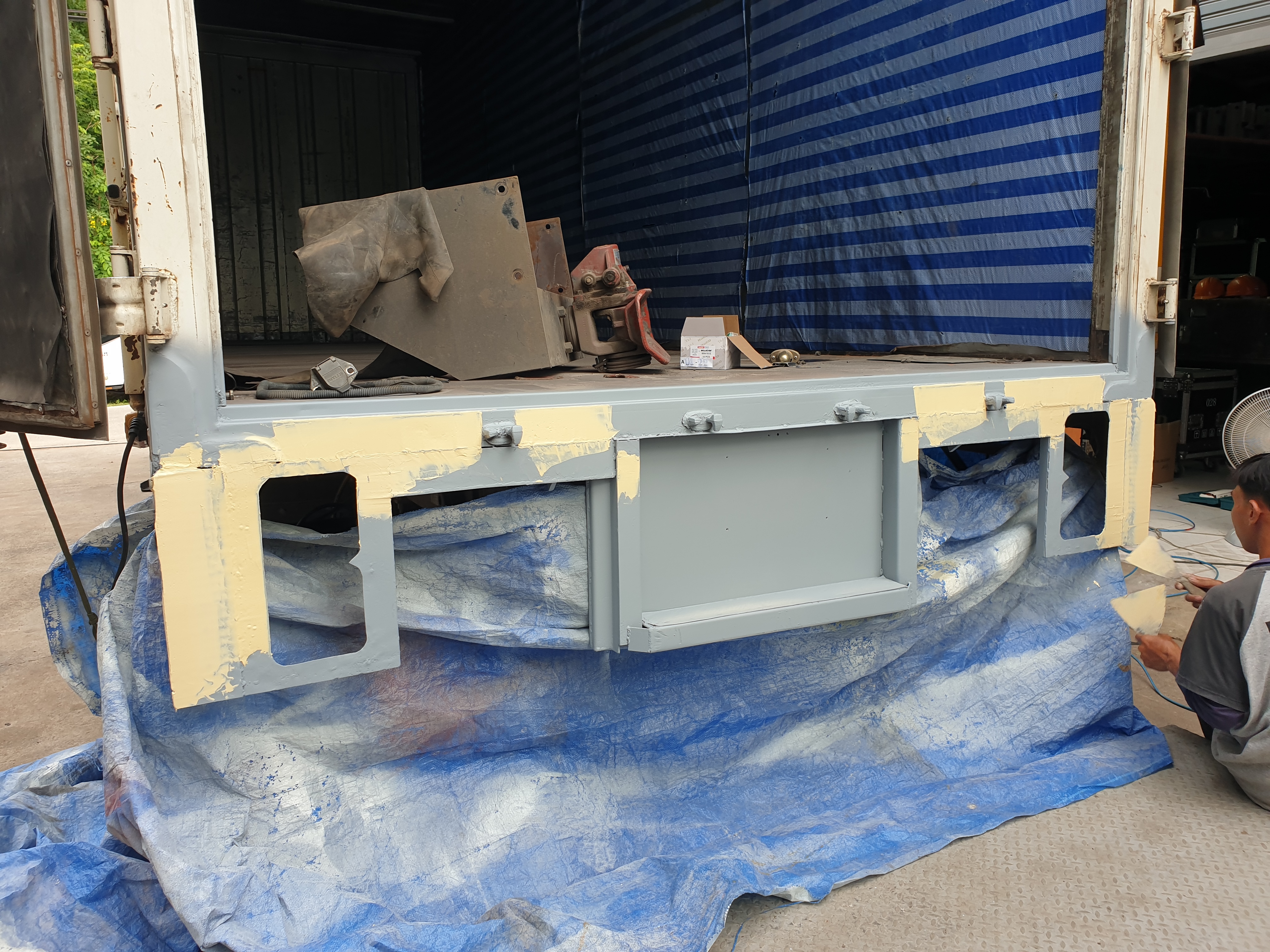 ลิฟท์ ท้าย 4 กระบอก 1 ตัน ลิฟท์ ท้าย 4 กระบอก 1 ตัน