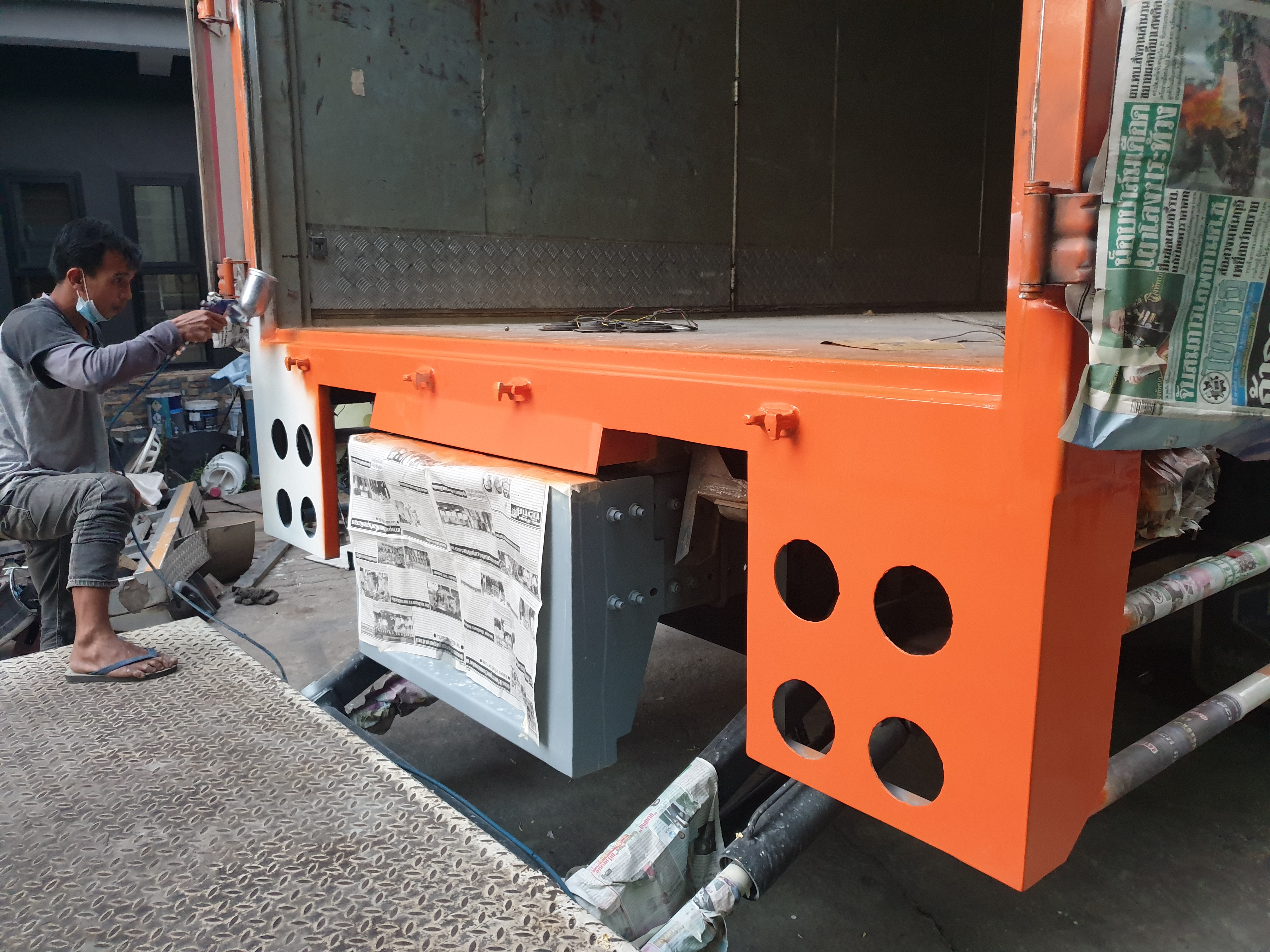 ลิฟท์ ท้าย 4 กระบอก 1 ตัน ลิฟท์ ท้าย 4 กระบอก 1 ตัน