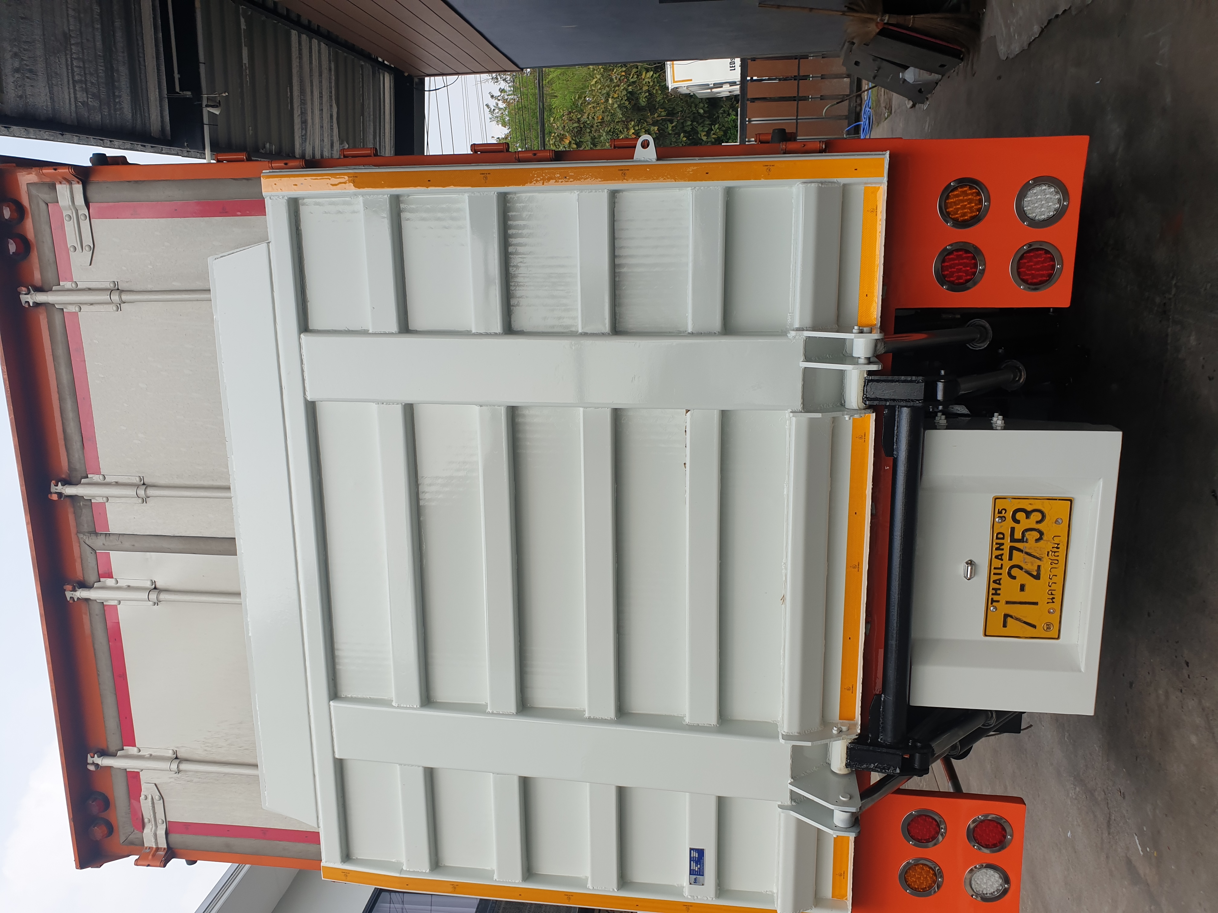 ลิฟท์ ท้าย 4 กระบอก 1 ตัน ลิฟท์ ท้าย 4 กระบอก 1 ตัน