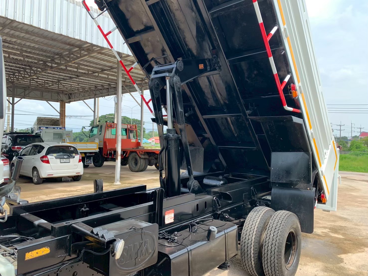 หกล้อดั้ม 5 คิว ISUZU FRR210 หกล้อดั้ม 5 คิว ISUZU FRR210