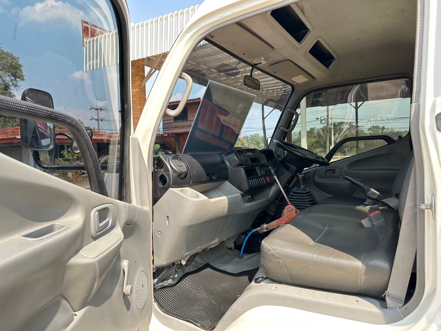 HINO XZU หกล้อดั้มพ์ 3คิว รถห้างพร้อมใช้งาน ราคาถูก HINO XZU หกล้อดั้มพ์ 3คิว รถห้างพร้อมใช้งาน ราคาถูก