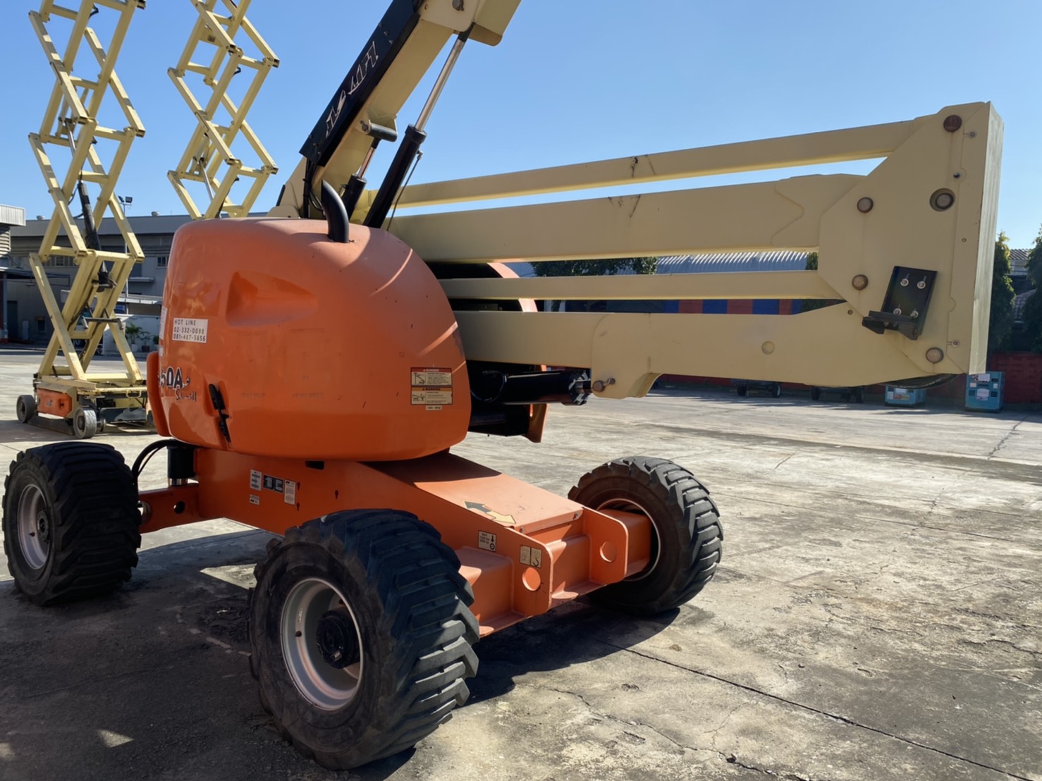 ขายรถกระเช้า JLG บูมศอก 450AJ II สูง 14 เมตร มือสอง พร้อมใช้งาน ขายรถกระเช้า JLG บูมศอก 450AJ II สูง 14 เมตร มือสอง พร้อมใช้งาน