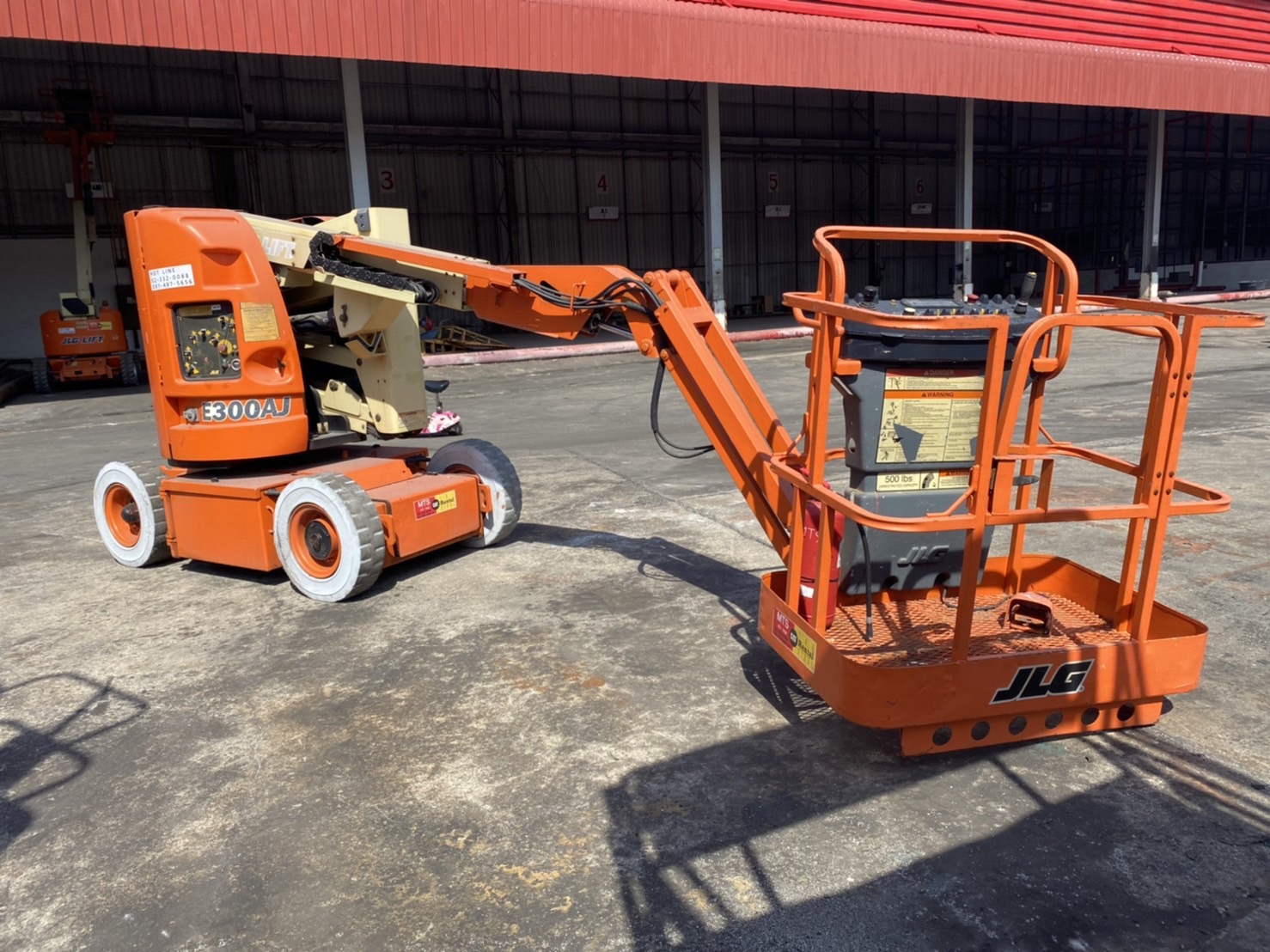 ขายรถกระเช้า JLG บูมข้อศอก E300AJP สูง 9.14 เมตร ขายรถกระเช้า JLG บูมข้อศอก E300AJP สูง 9.14 เมตร