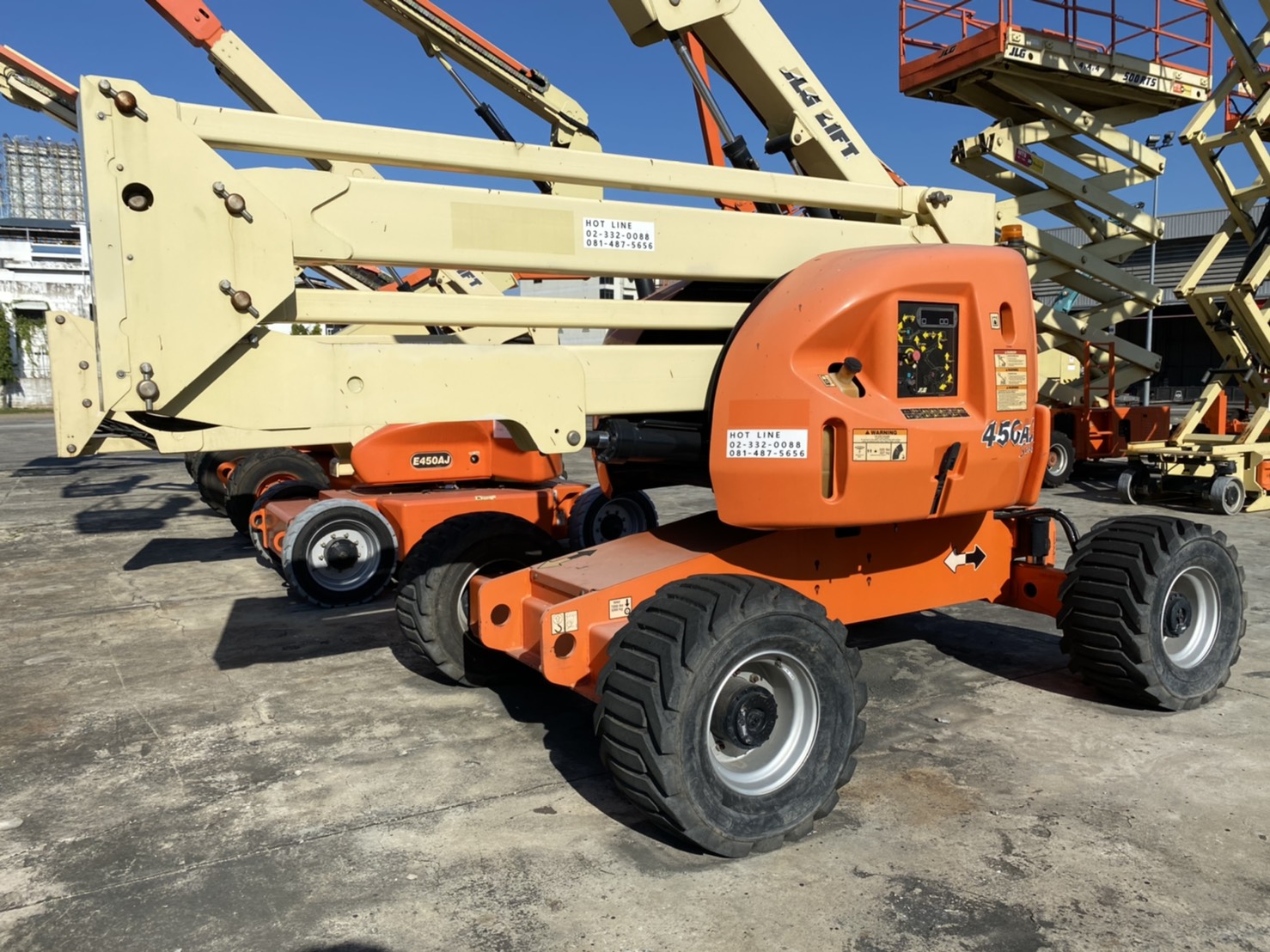 ขายรถกระเช้า JLG บูมศอก 450AJ II สูง 14 เมตร มือสอง พร้อมใช้งาน ขายรถกระเช้า JLG บูมศอก 450AJ II สูง 14 เมตร มือสอง พร้อมใช้งาน
