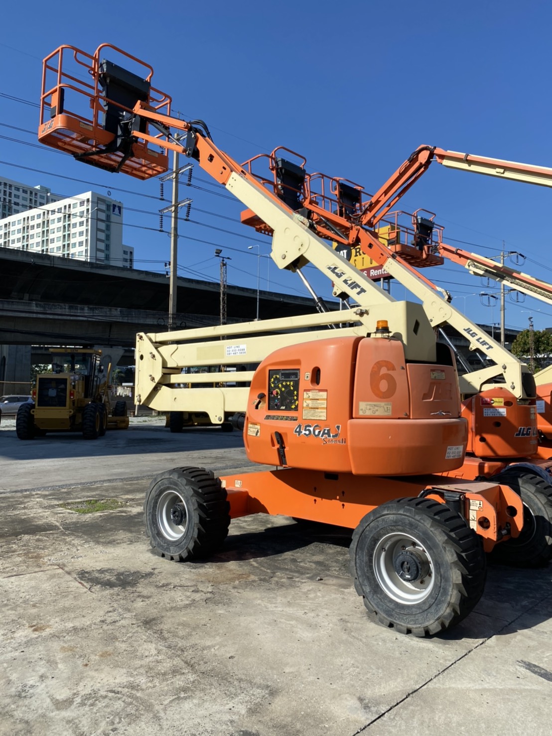 ขายรถกระเช้า JLG บูมศอก 450AJ II สูง 14 เมตร  มือสอง พร้อมใช้งาน