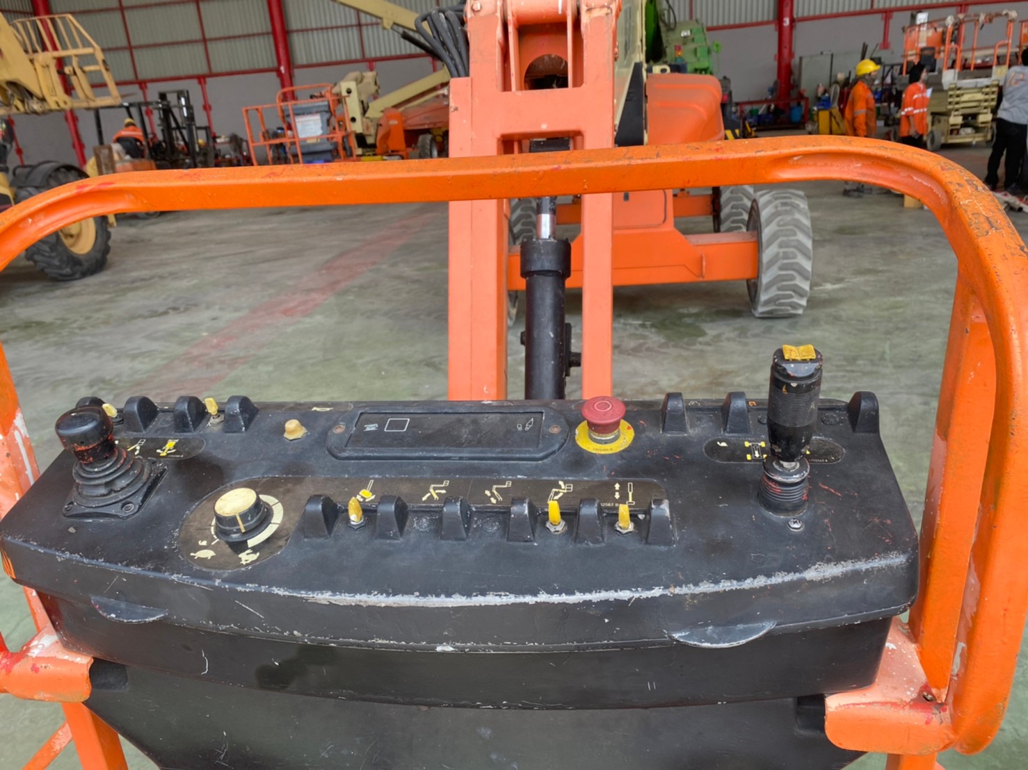 ขายรถกระเช้า JLG บูมตรง E600J สูง 18.36 เมตร มือสอง ขายรถกระเช้า JLG บูมตรง E600J สูง 18.36 เมตร มือสอง