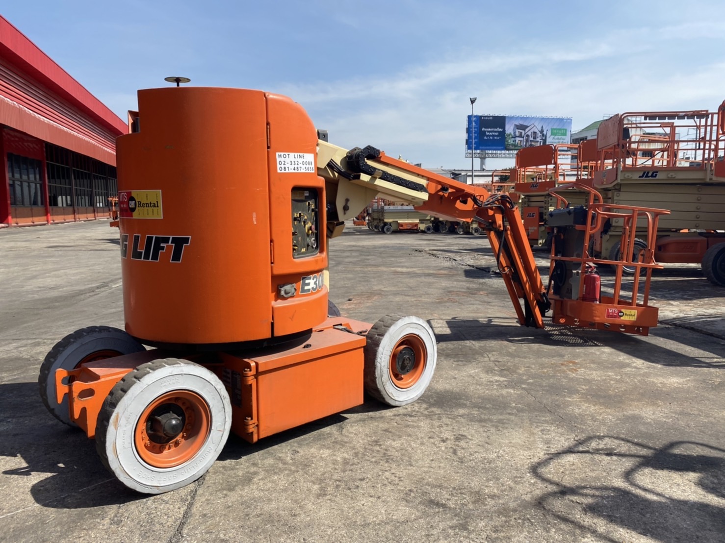 ขายรถกระเช้า JLG บูมข้อศอก E300AJP สูง 9.14 เมตร ขายรถกระเช้า JLG บูมข้อศอก E300AJP สูง 9.14 เมตร