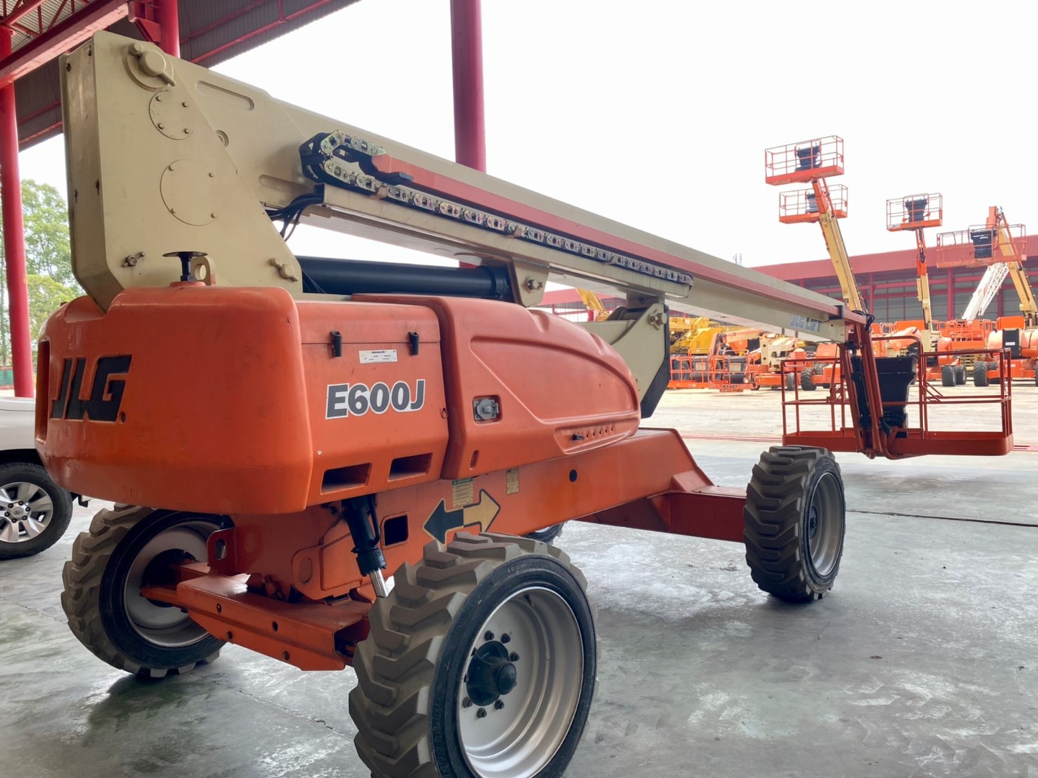 ขายรถกระเช้า JLG บูมตรง E600J สูง 18.36 เมตร มือสอง ขายรถกระเช้า JLG บูมตรง E600J สูง 18.36 เมตร มือสอง