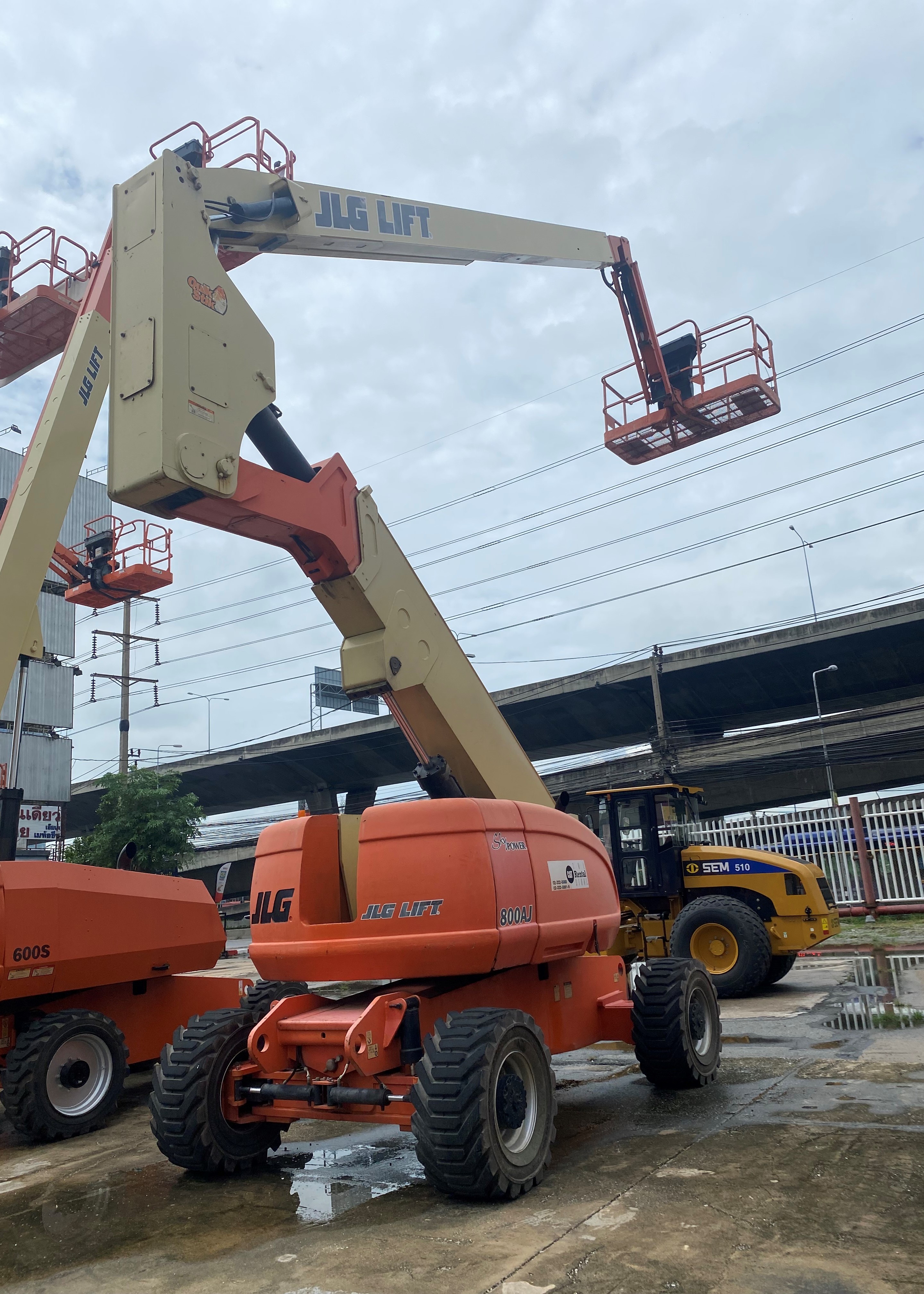 ขายรถกระเช้า JLG บูมข้อศอก 800AJ สูง 24.46 เมตร มือสอง ขายรถกระเช้า JLG บูมข้อศอก 800AJ สูง 24.46 เมตร มือสอง